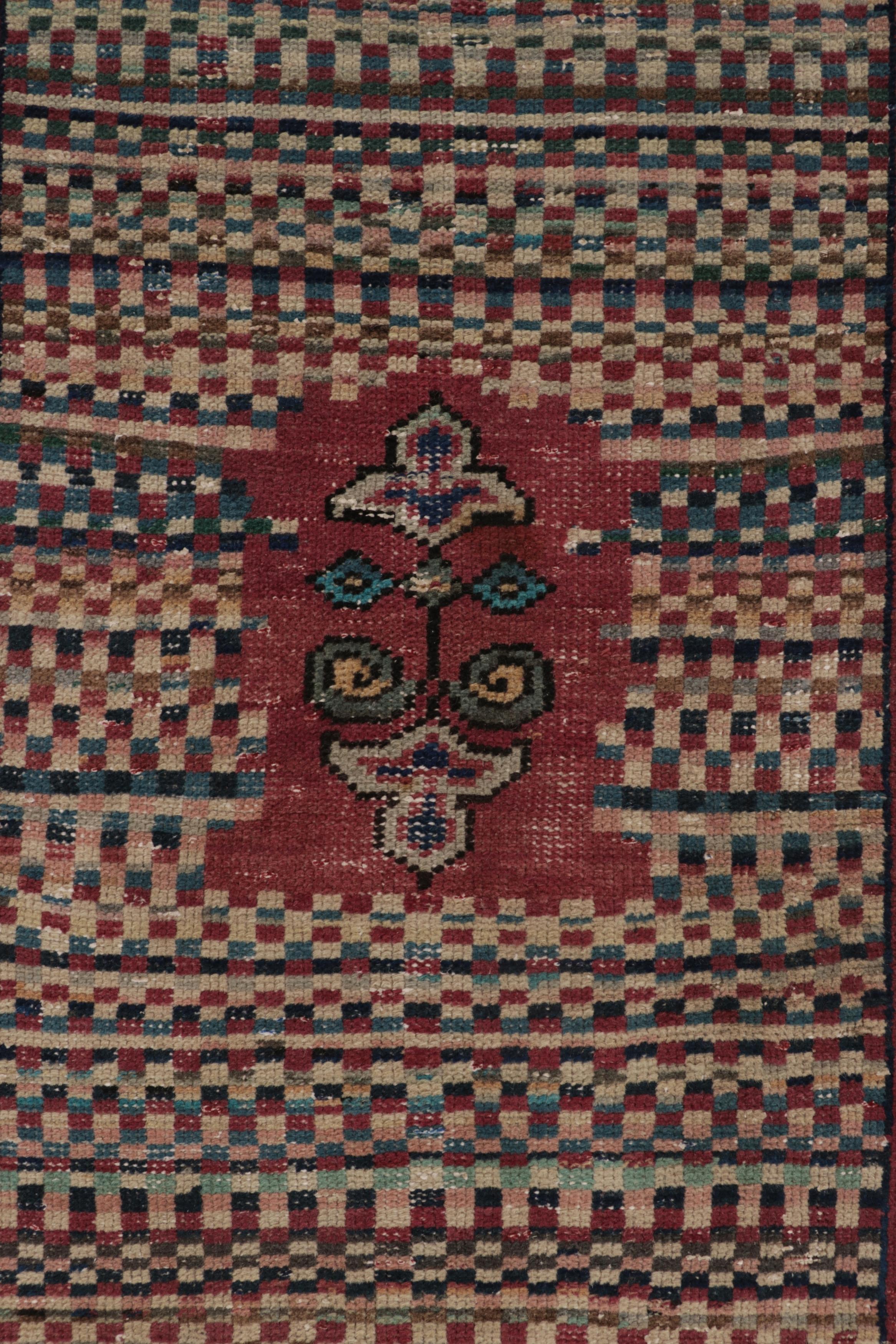 Türkischer Vintage-Läufer, braun mit Blumenmedaillons und Mustern - Rug & Kilim (Wolle) im Angebot
