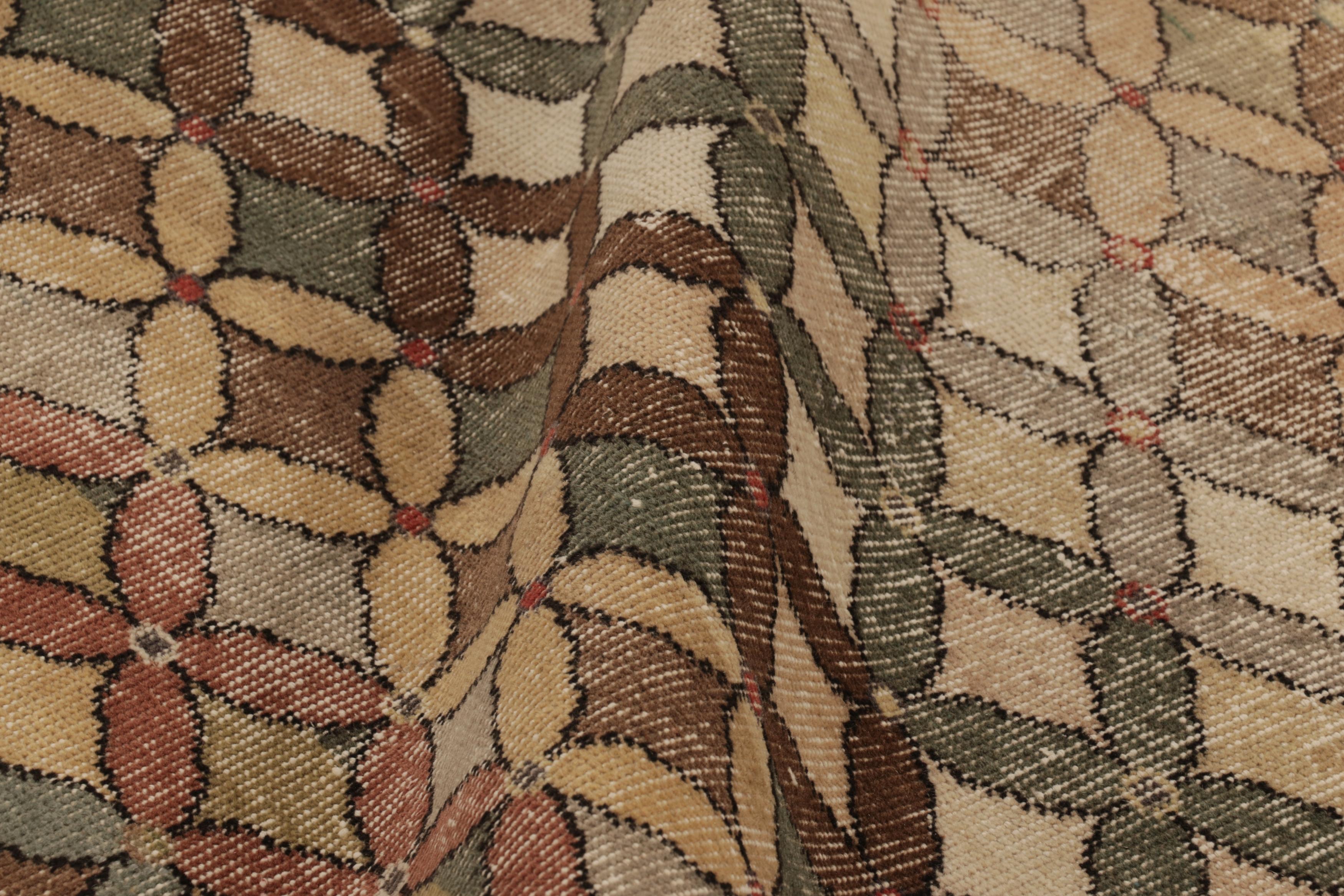 Türkischer Vintage-Läufer, braun mit mehrfarbigem geometrischem Design - Rug & Kilim im Angebot 1