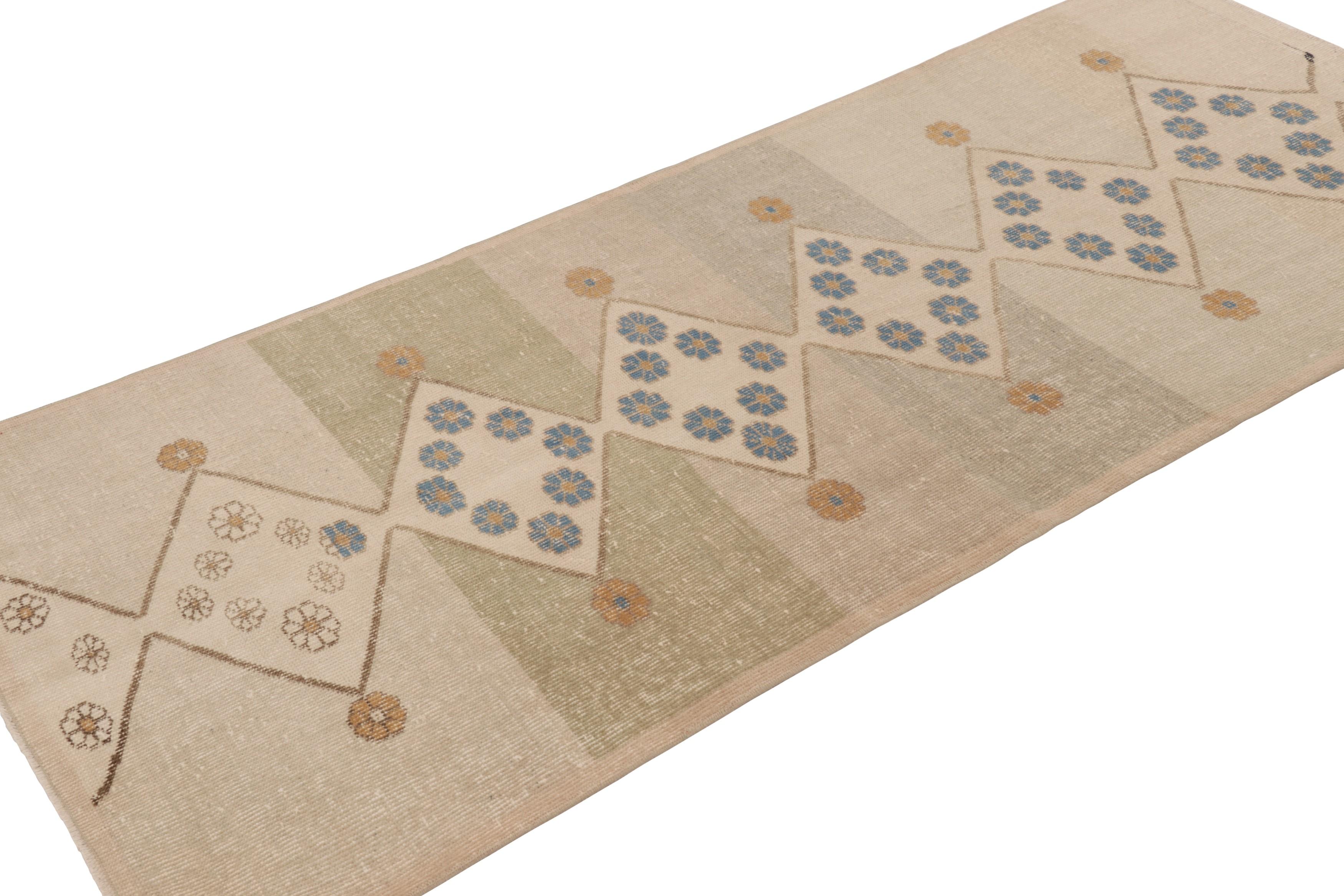 Vintage Turkish Runner in Beige with Diamond Floral Medallions  - Rug & Kilim In Good Condition For Sale In Long Island City, NY