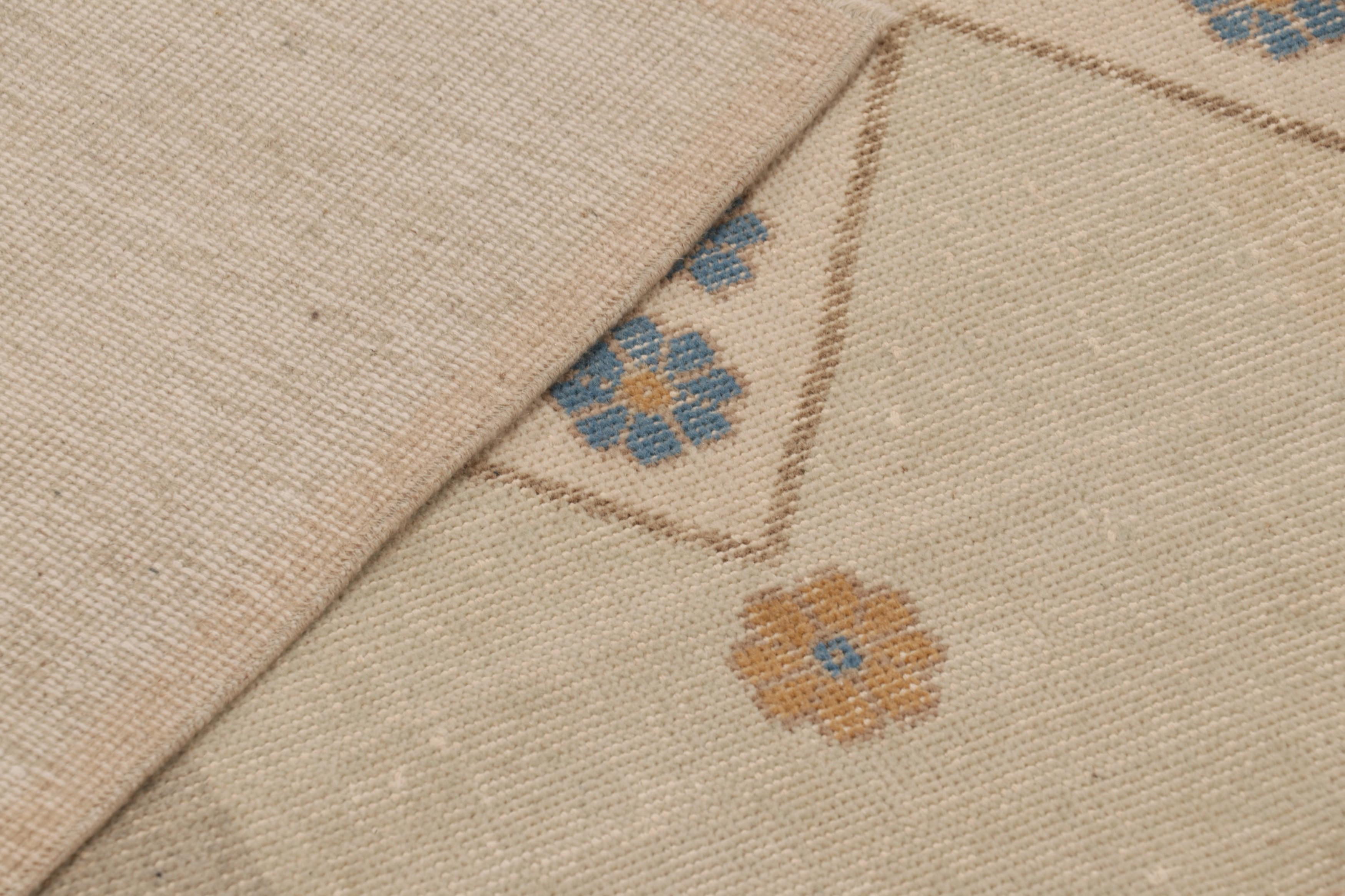Vintage Turkish Runner in Beige with Diamond Floral Medallions  - Rug & Kilim For Sale 2