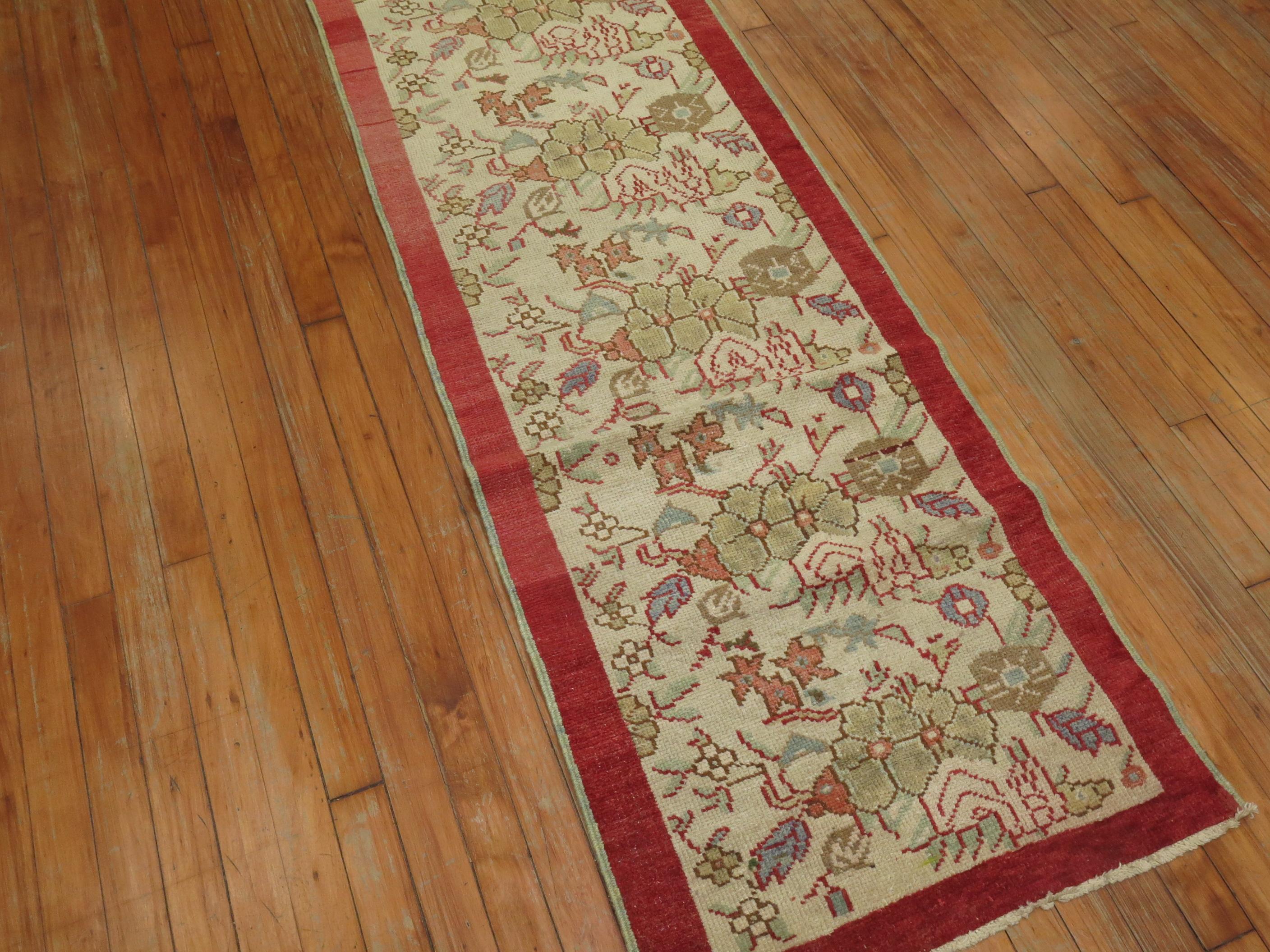 Vintage Turkish Runner Ivory Field Red Border In Good Condition For Sale In New York, NY