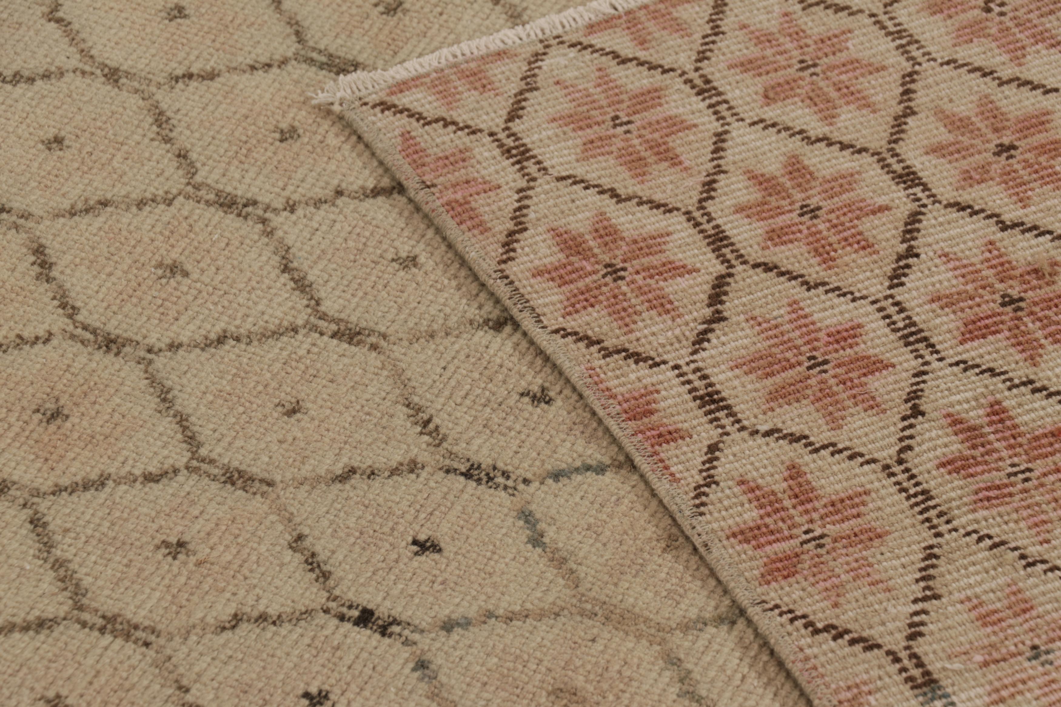 Türkischer Vintage-Läufer, Beige und Creme mit geometrischen Mustern -Rug & Kilim im Angebot 1