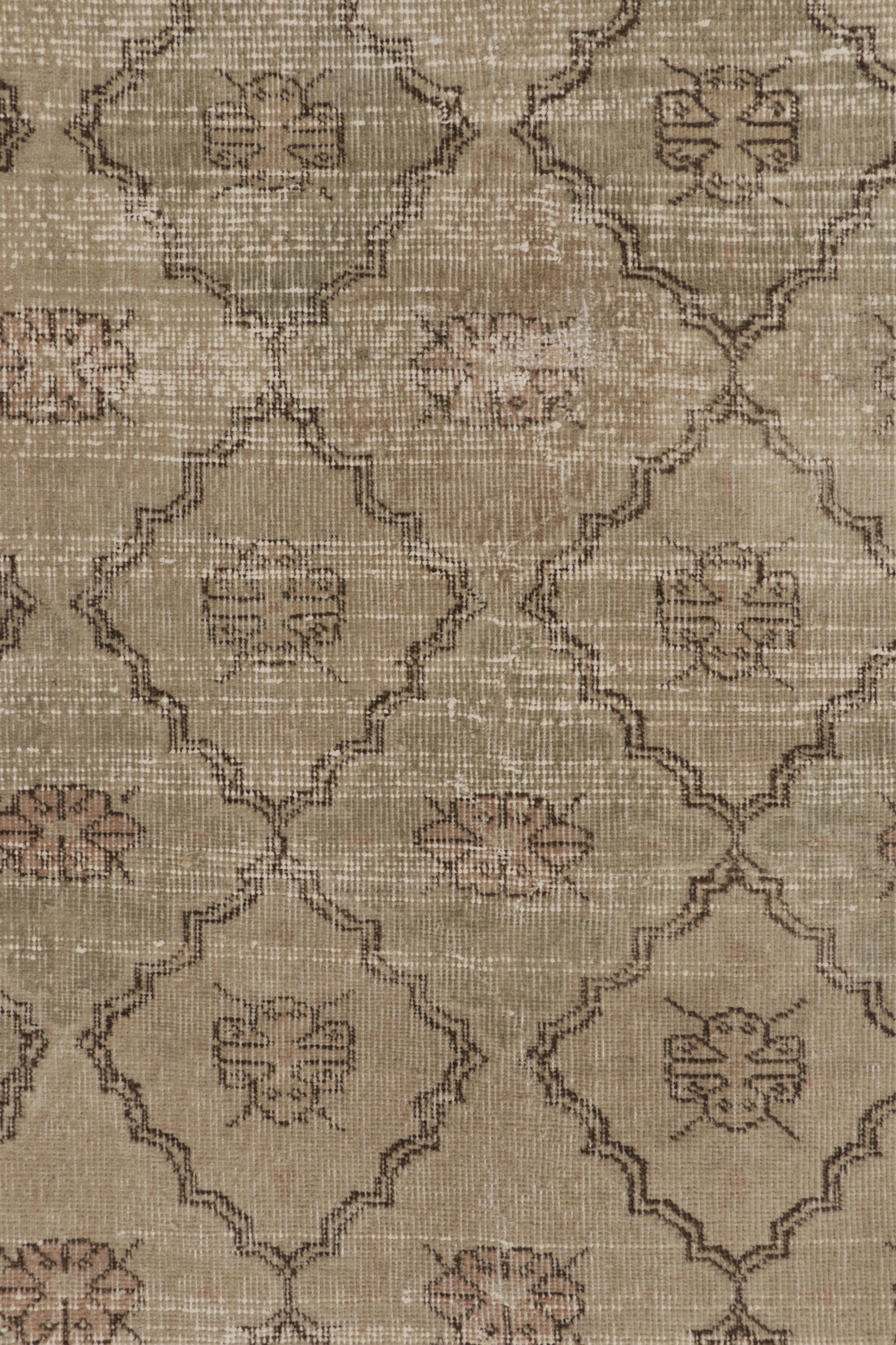 Türkischer Vintage-Läufer in Beige und Creme mit Rautenmustern - Rug & Kilim im Angebot 1