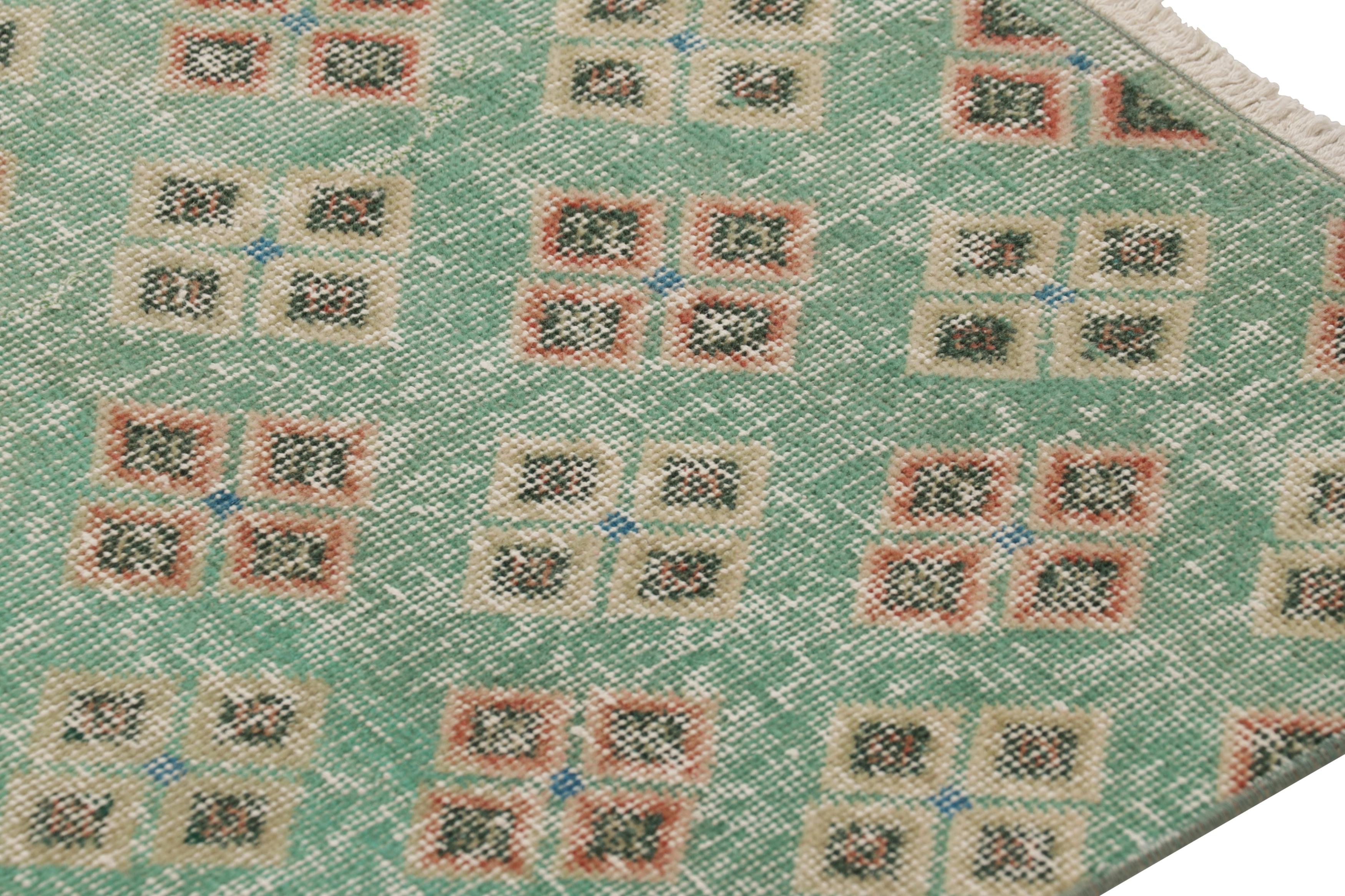 Türkischer Vintage-Läufer, grün & rot mit Rautenmuster - Rug & Kilim (Handgeknüpft) im Angebot