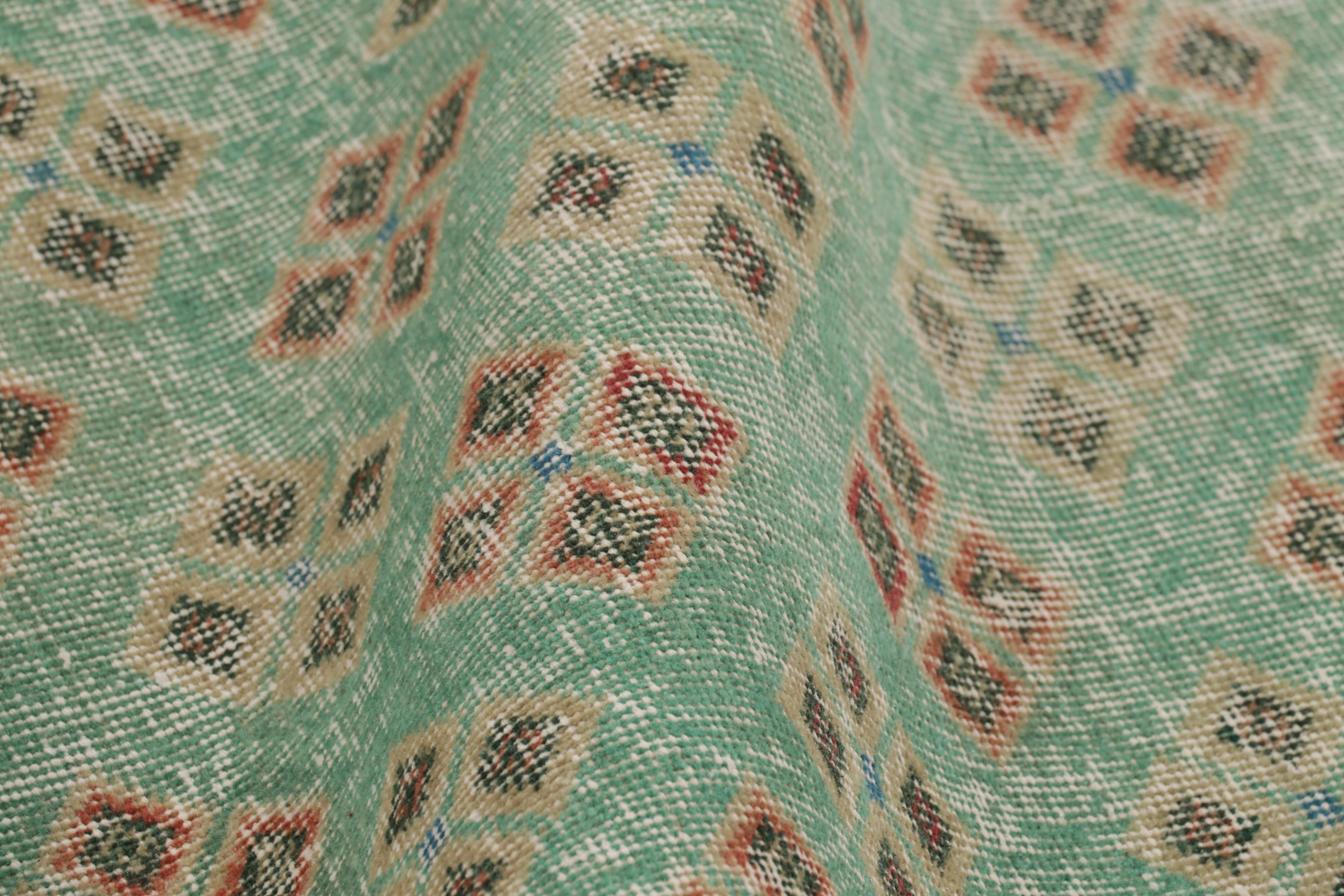 Türkischer Vintage-Läufer, grün & rot mit Rautenmuster - Rug & Kilim im Angebot 1