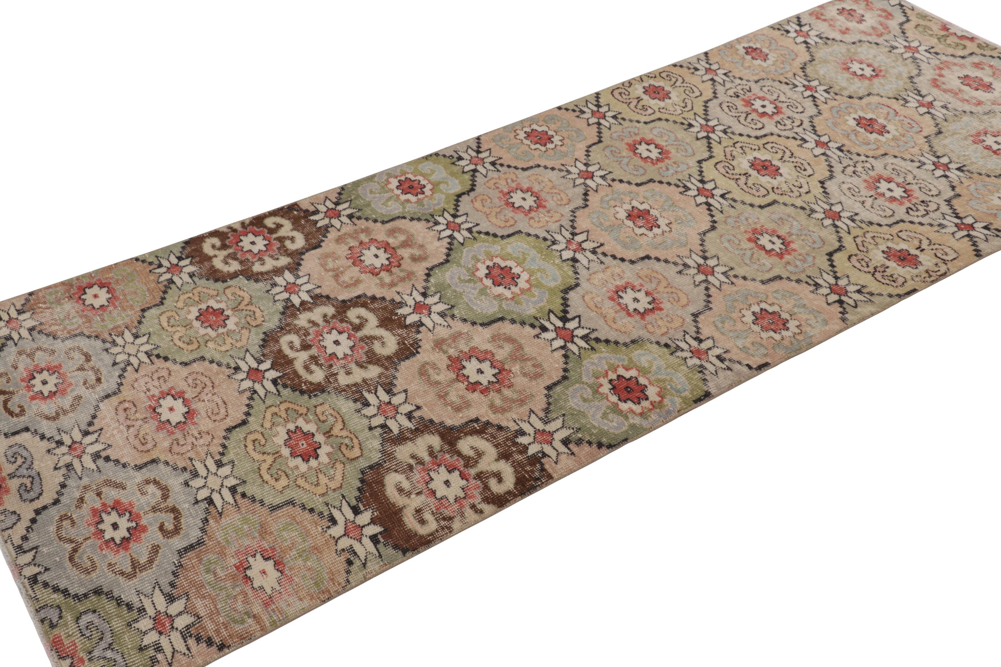 Mid-20th Century Vintage Turkish Runner Rug in Beige-Brown with Floral Medallions - Rug & Kilim For Sale