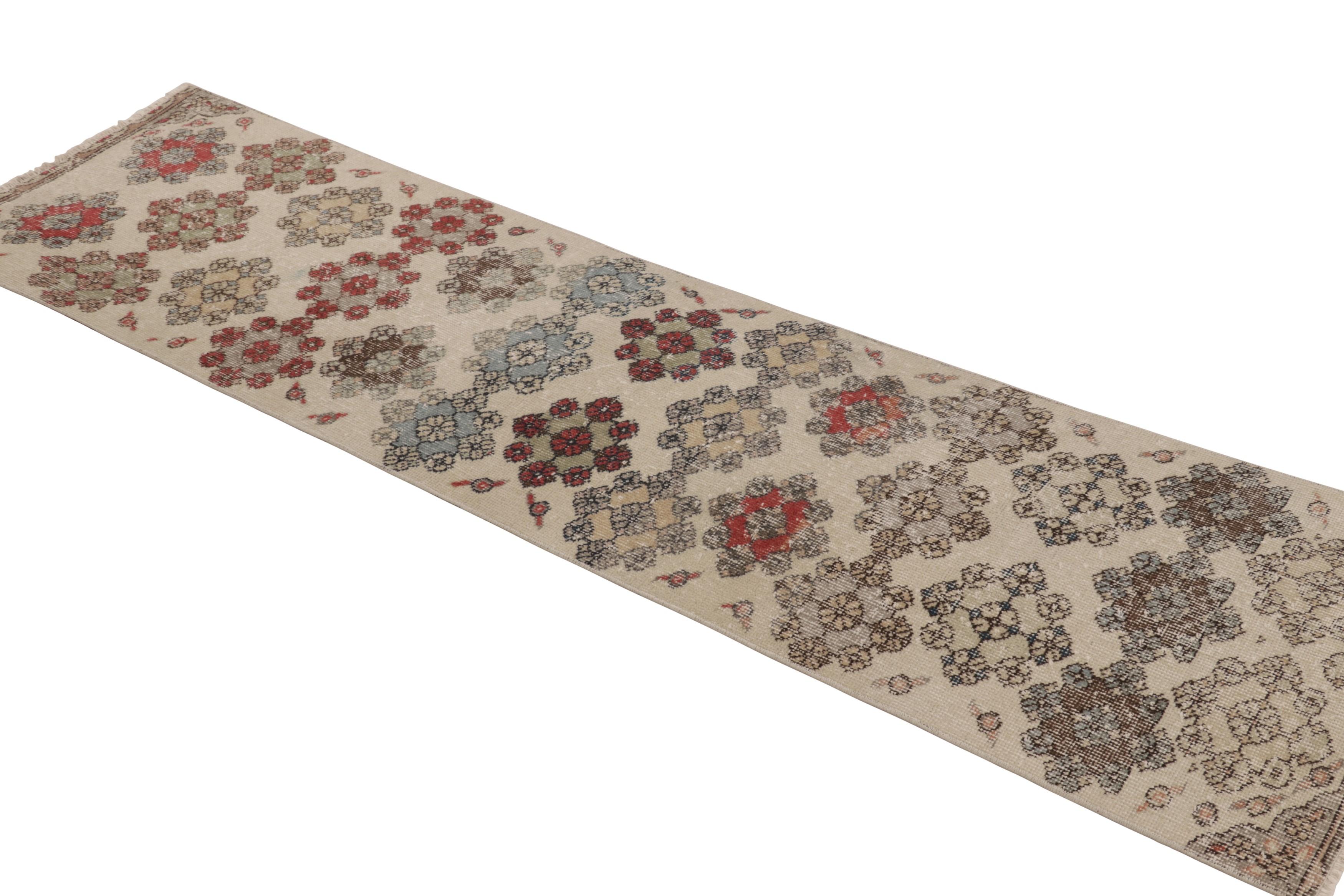 Mid-20th Century Vintage Turkish Runner Rug in Beige-Cream with Floral Medallions - Rug & Kilim For Sale