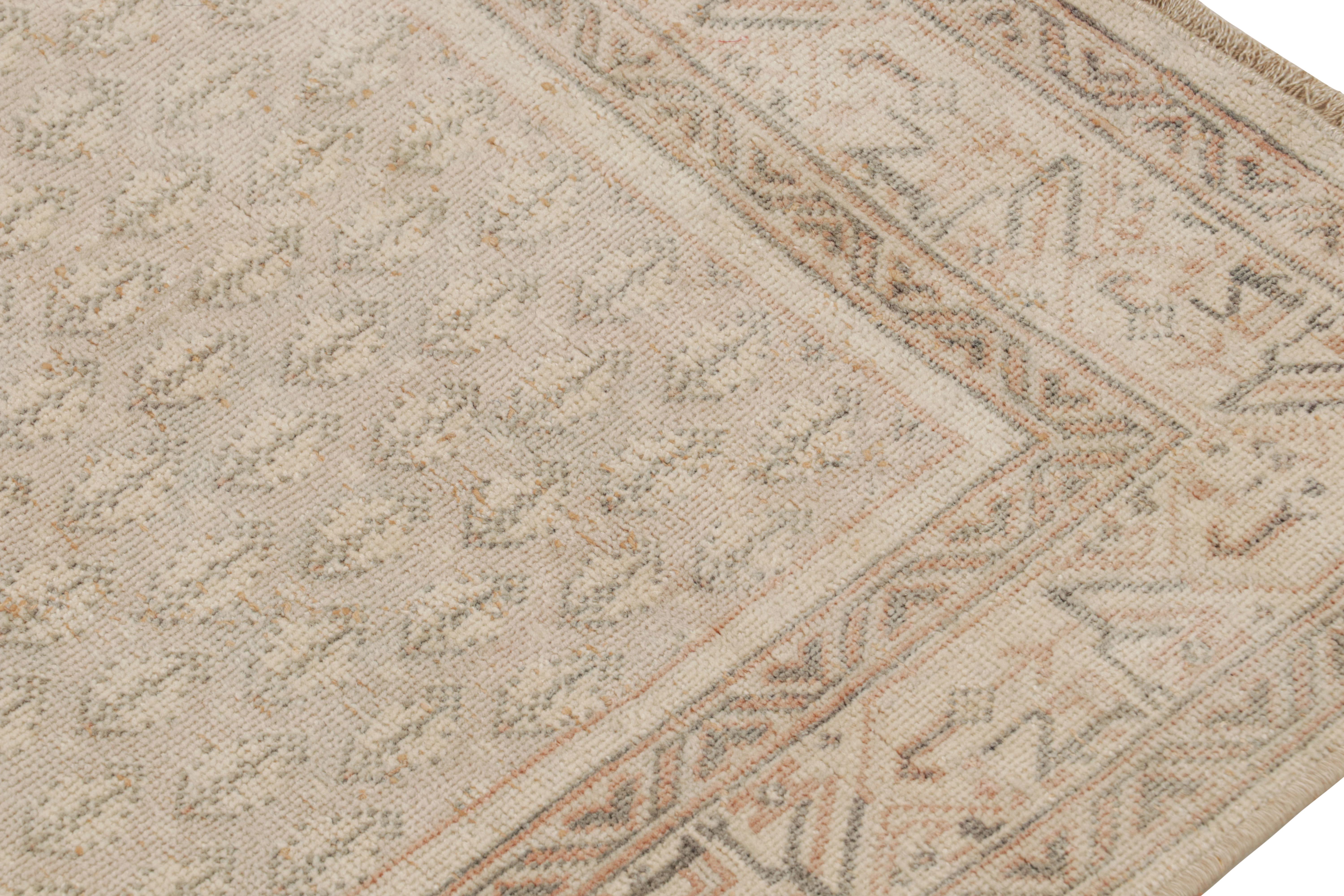 Türkischer Vintage-Läufer in Beige, mit geometrischen Mustern, von Rug & Kilim (Mitte des 20. Jahrhunderts) im Angebot