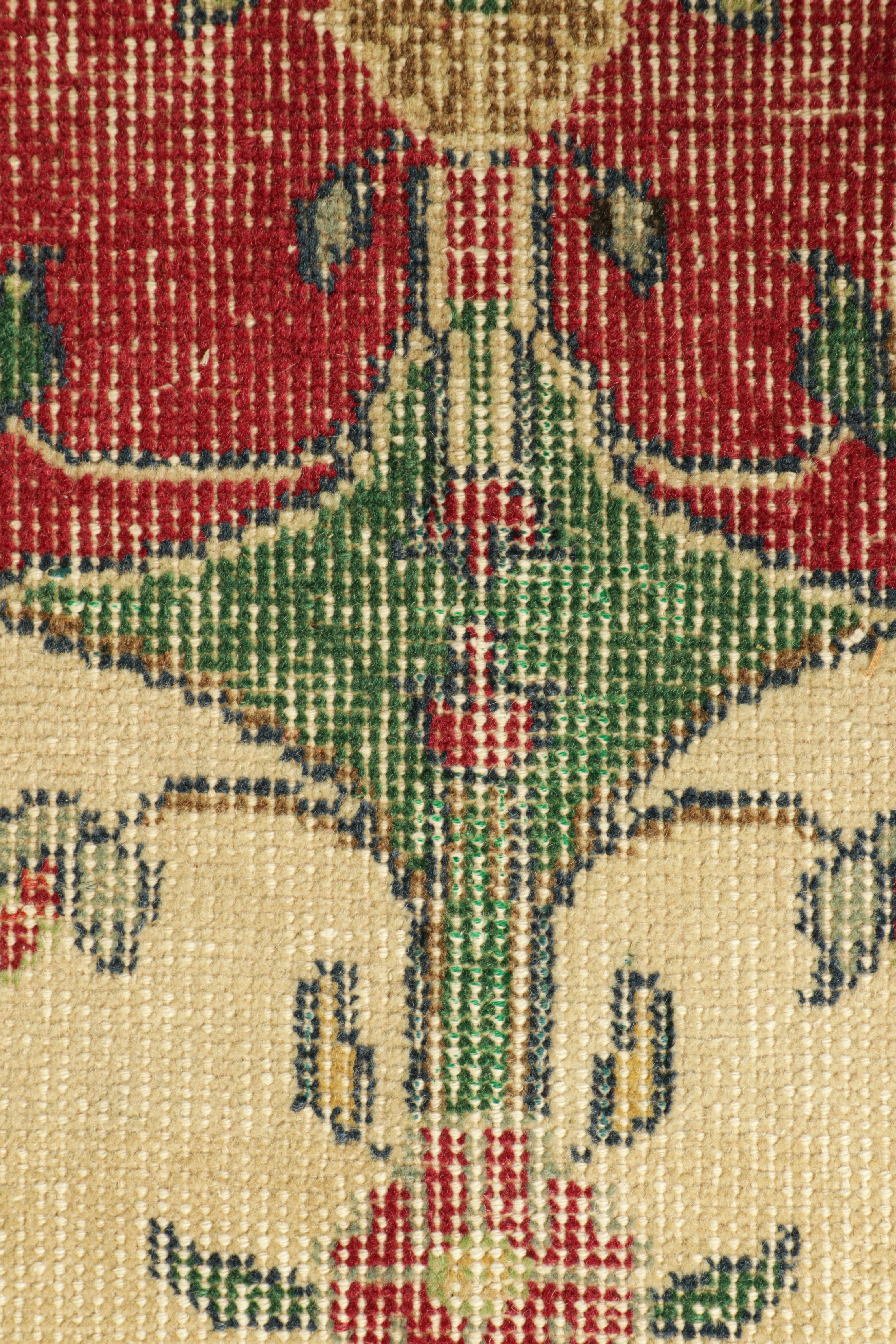 Türkischer Vintage-Läufer in Grün mit Blumenmuster, von Rug & Kilim (Handgeknüpft) im Angebot