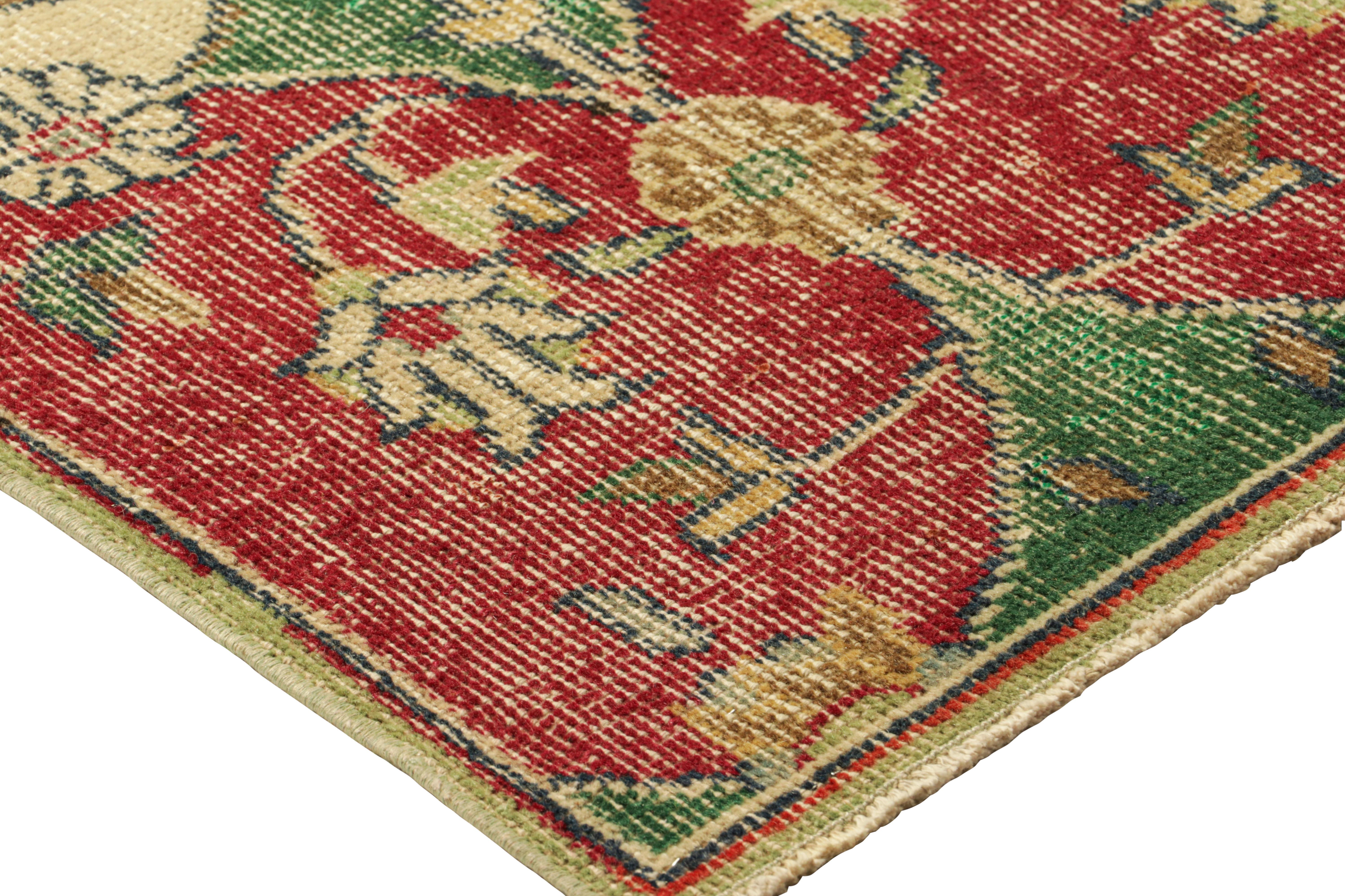 Türkischer Vintage-Läufer in Grün mit Blumenmuster, von Rug & Kilim (Wolle) im Angebot