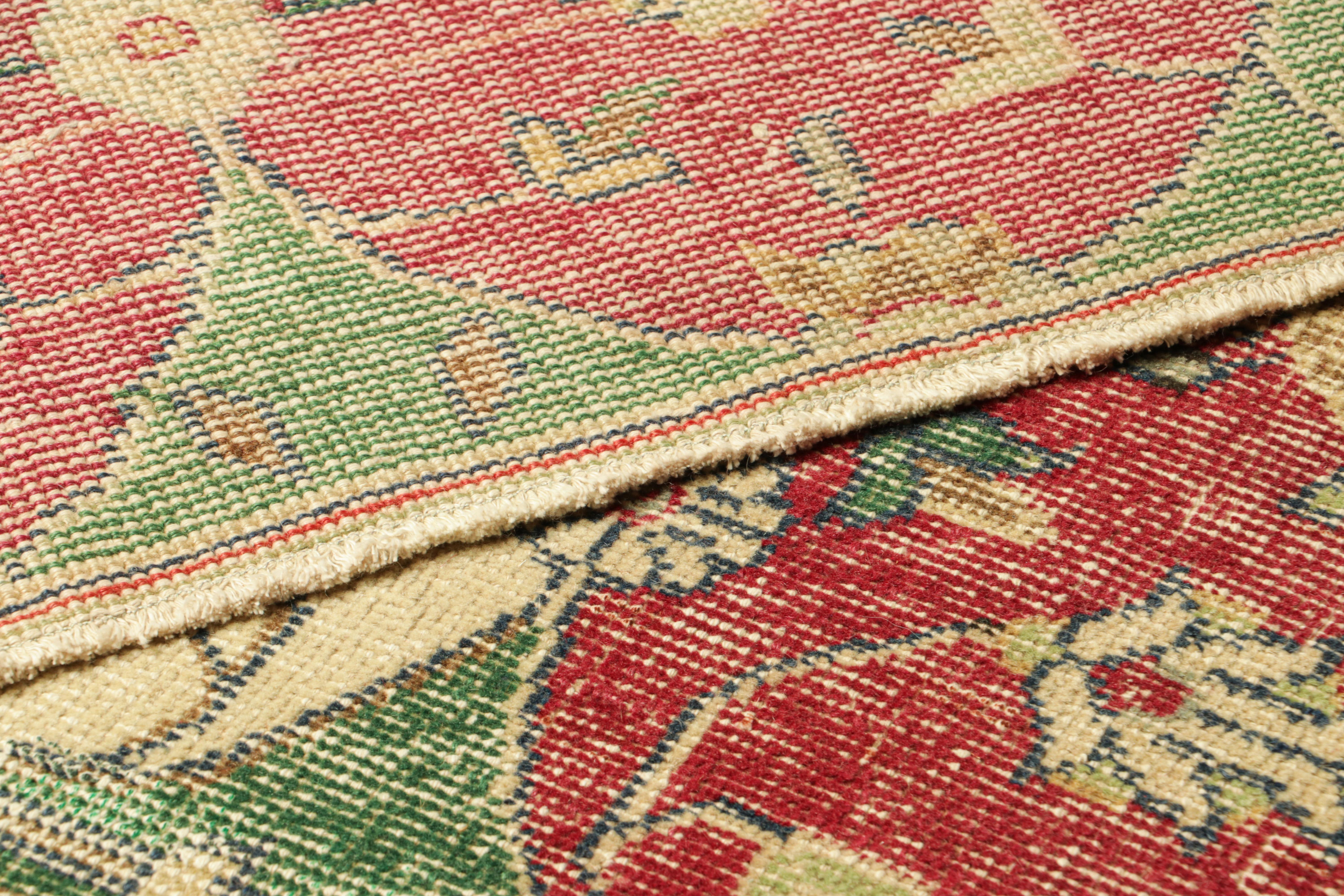 Türkischer Vintage-Läufer in Grün mit Blumenmuster, von Rug & Kilim im Angebot 1