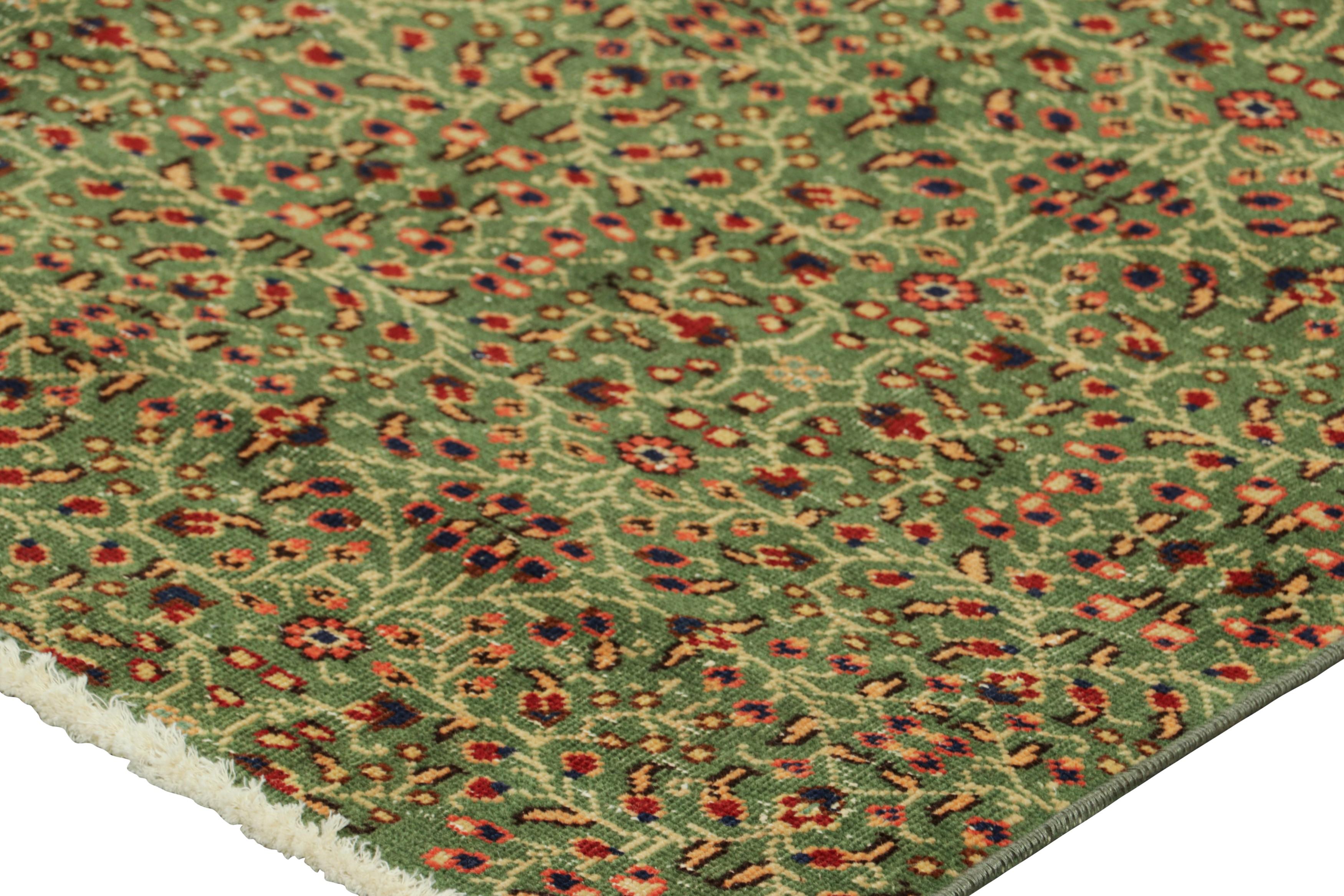 Alfombra turca vintage verde con motivos florales - Rug & Kilim mediados del siglo XX en venta