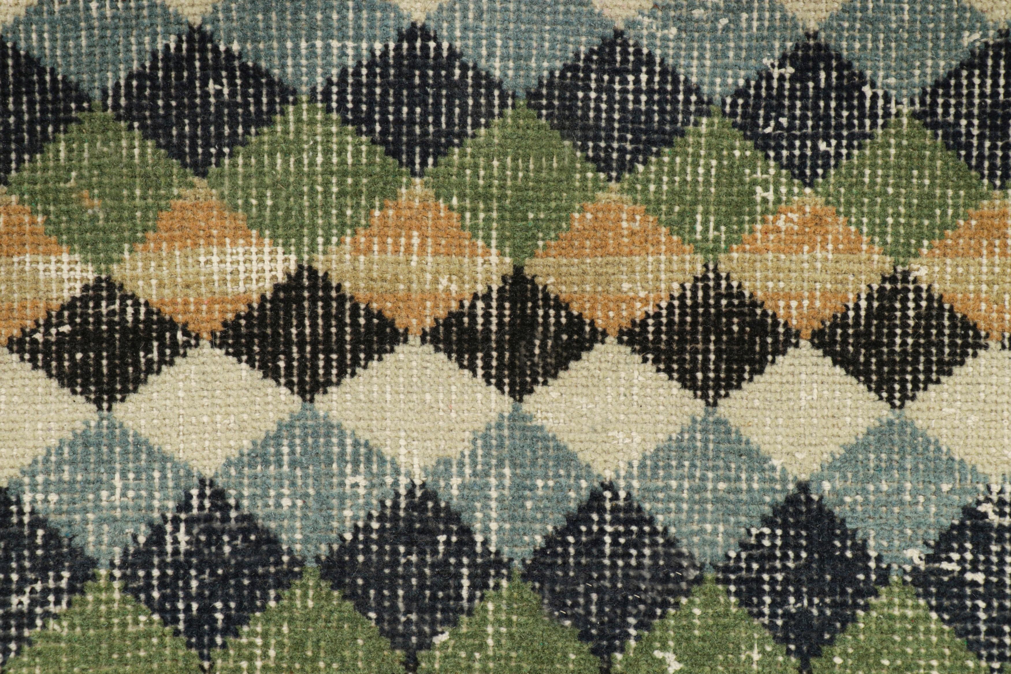 Türkischer Vintage-Läufer mit polychromen geometrischen Mustern - Rug & Kilim (Handgeknüpft) im Angebot