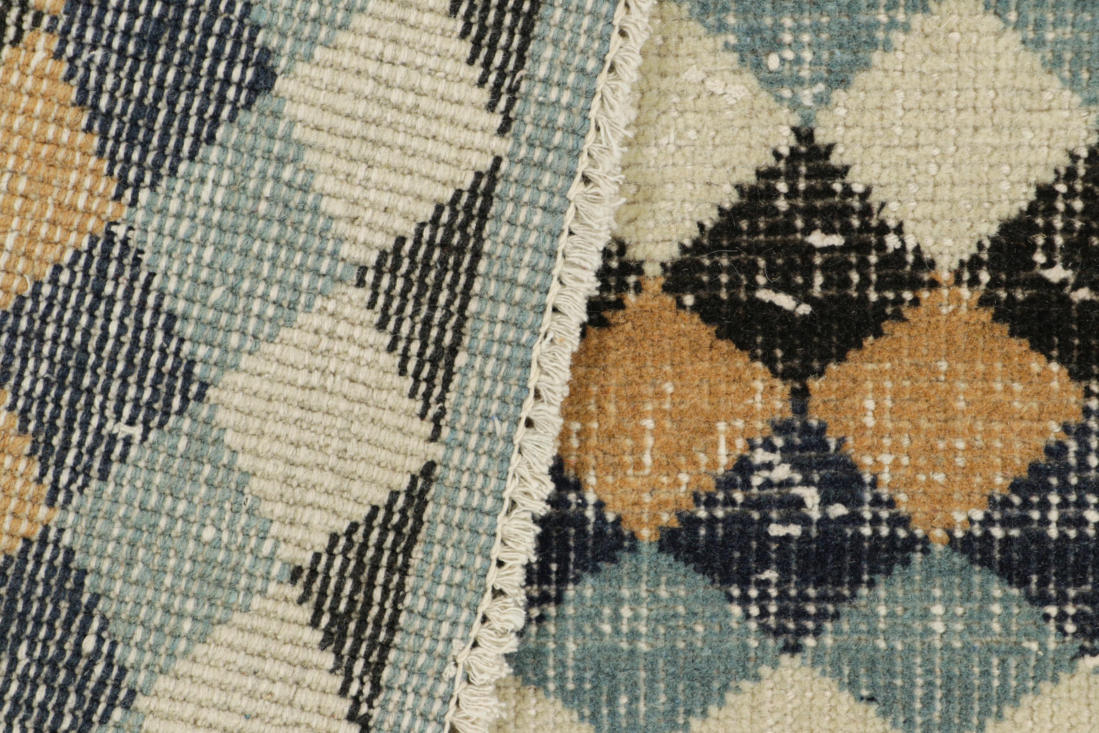 Türkischer Vintage-Läufer mit polychromen geometrischen Mustern - Rug & Kilim im Angebot 1