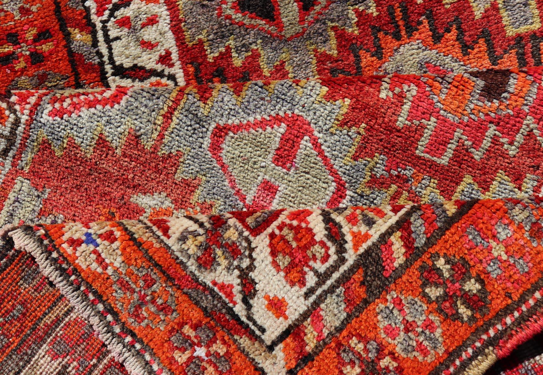 Vintage Türkisch Läufer mit All-Over Diamond Kurdisch Design 2'11 x 9'10 (Wolle) im Angebot