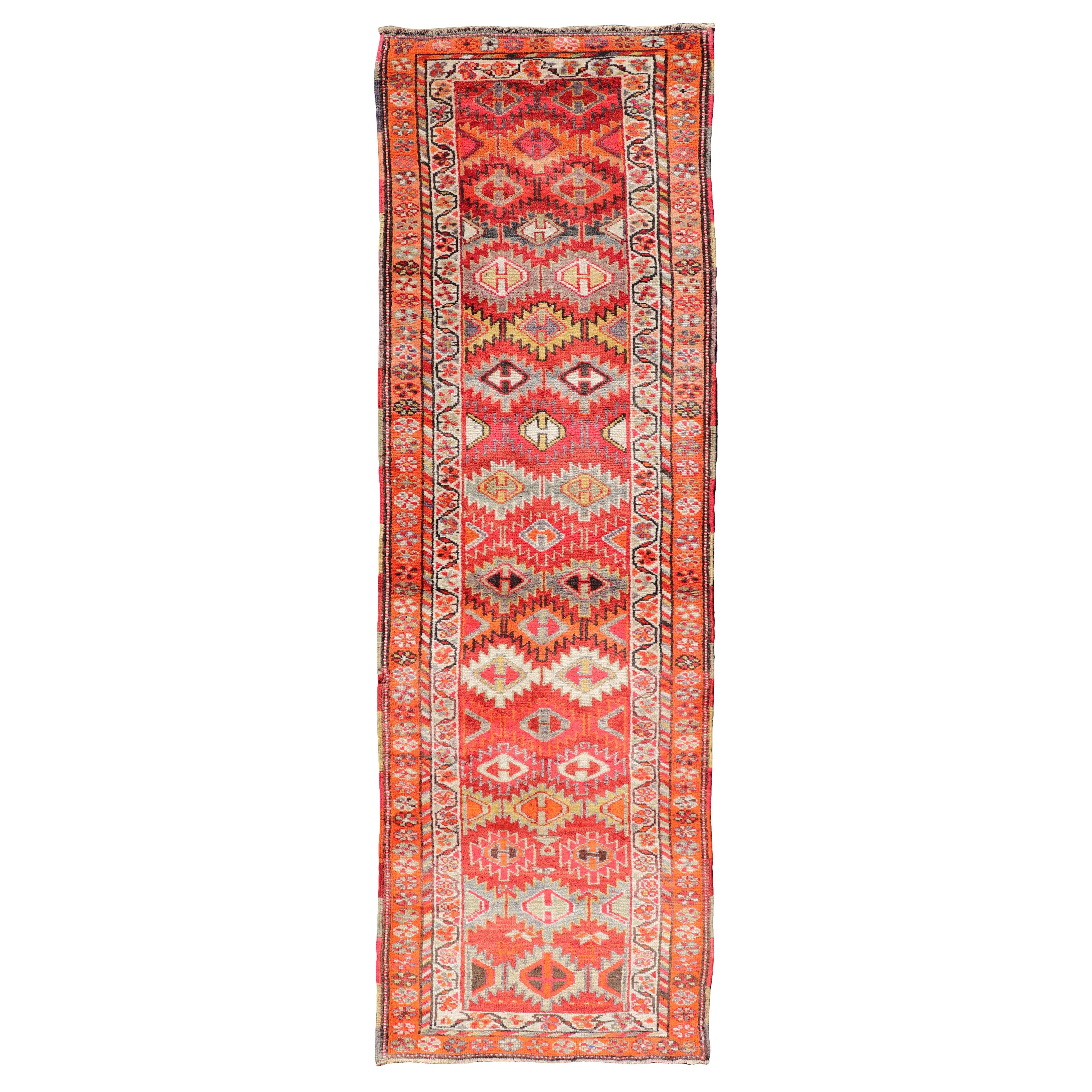 Vintage Türkisch Läufer mit All-Over Diamond Kurdisch Design 2'11 x 9'10 im Angebot