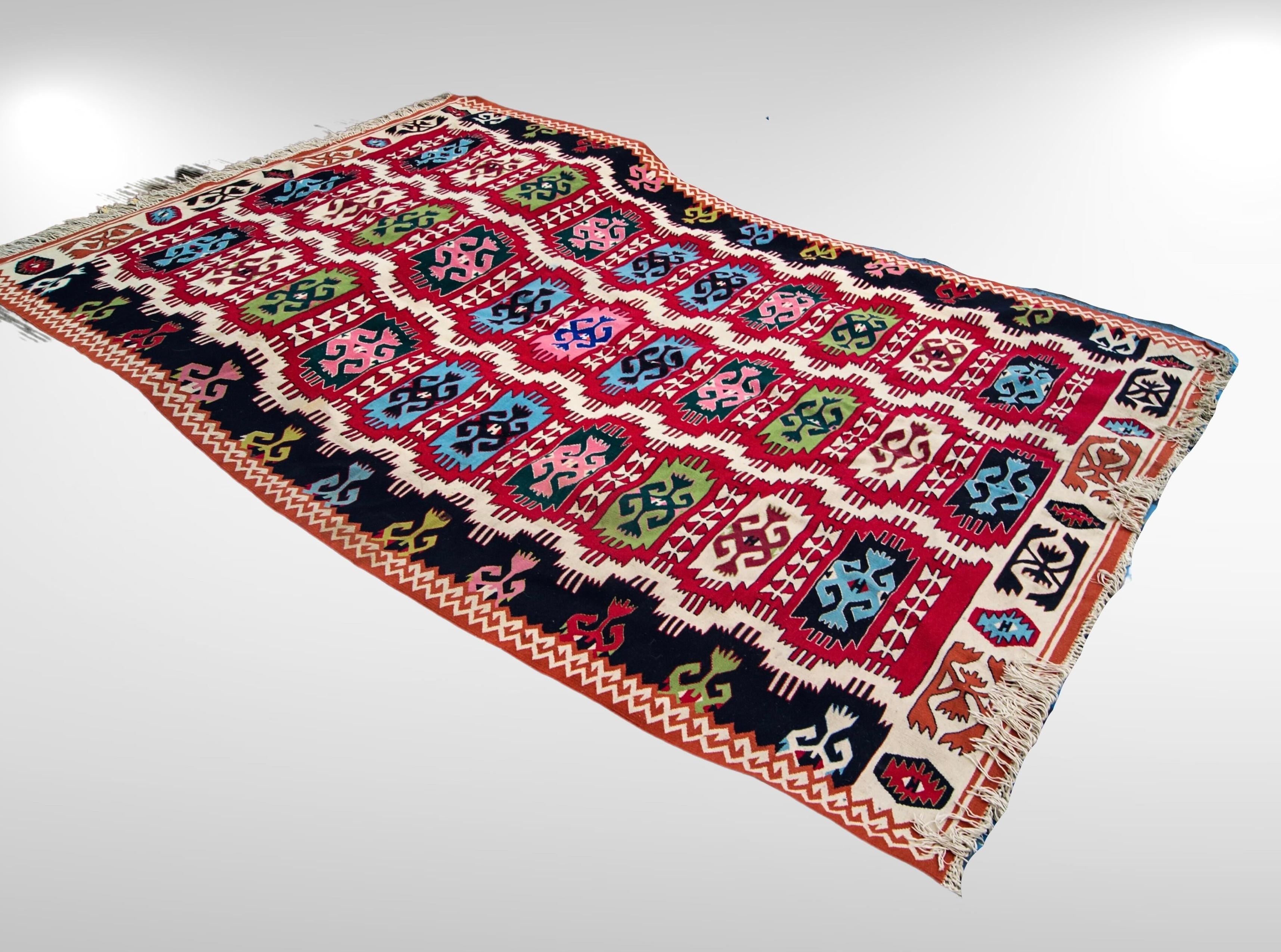 Vintage Turkish Sharkoy Kilim Rug In Good Condition For Sale In Torquay, GB