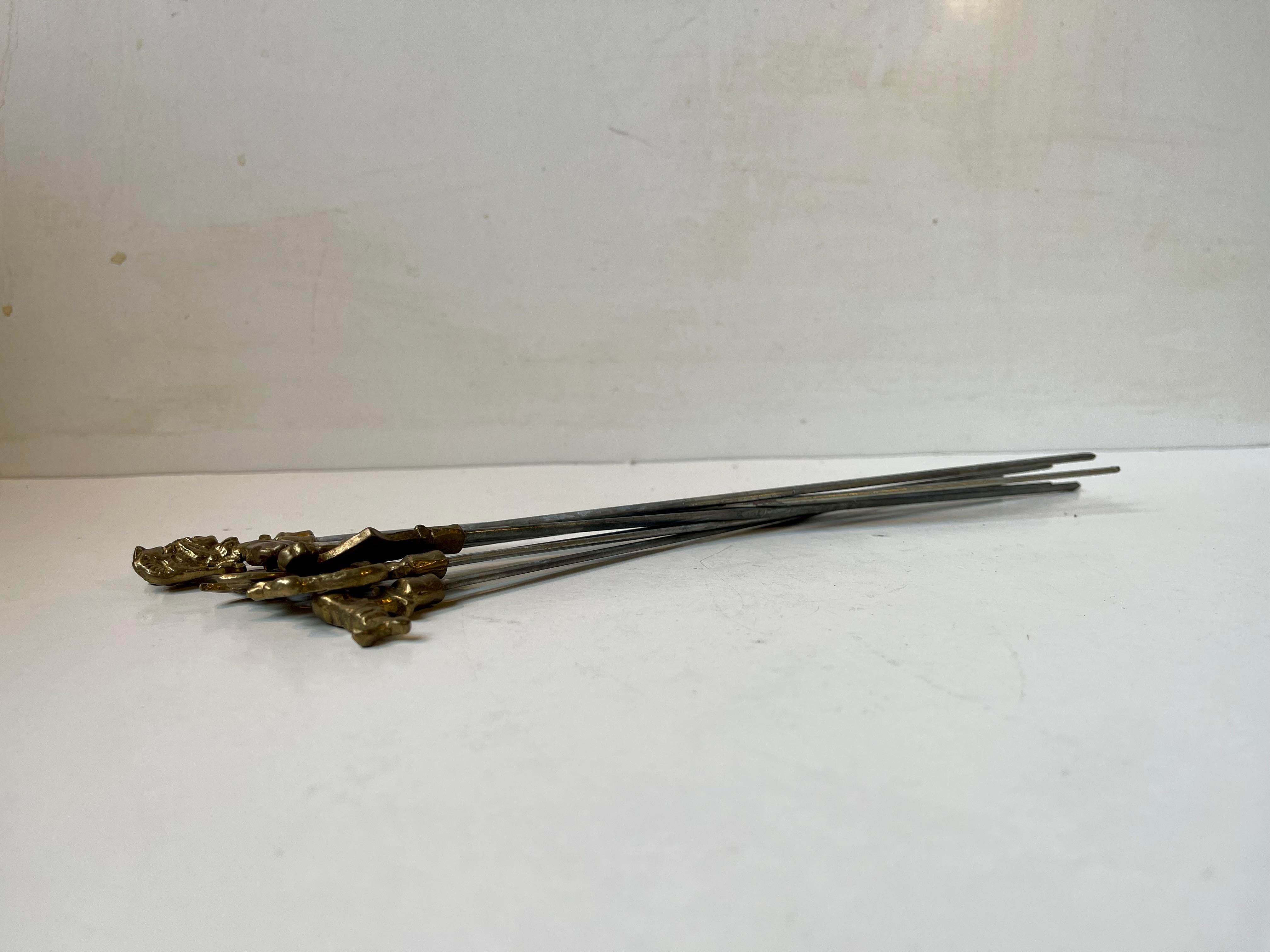 Fin du 20e siècle Brochettes Kebab turques vintage avec ornements d'animaux en laiton, lot de 8 en vente