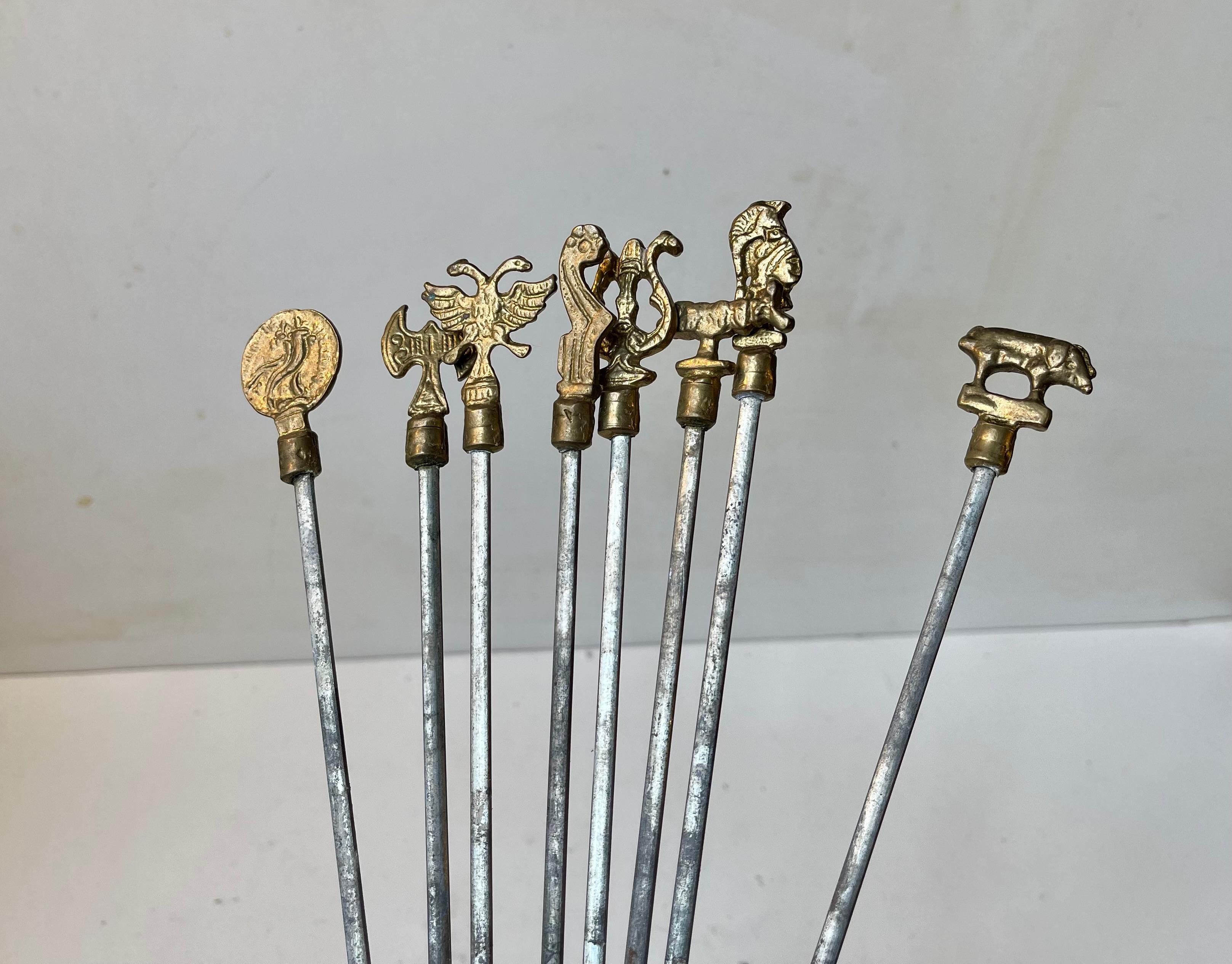 Brochettes Kebab turques vintage avec ornements d'animaux en laiton, lot de 8 en vente 1