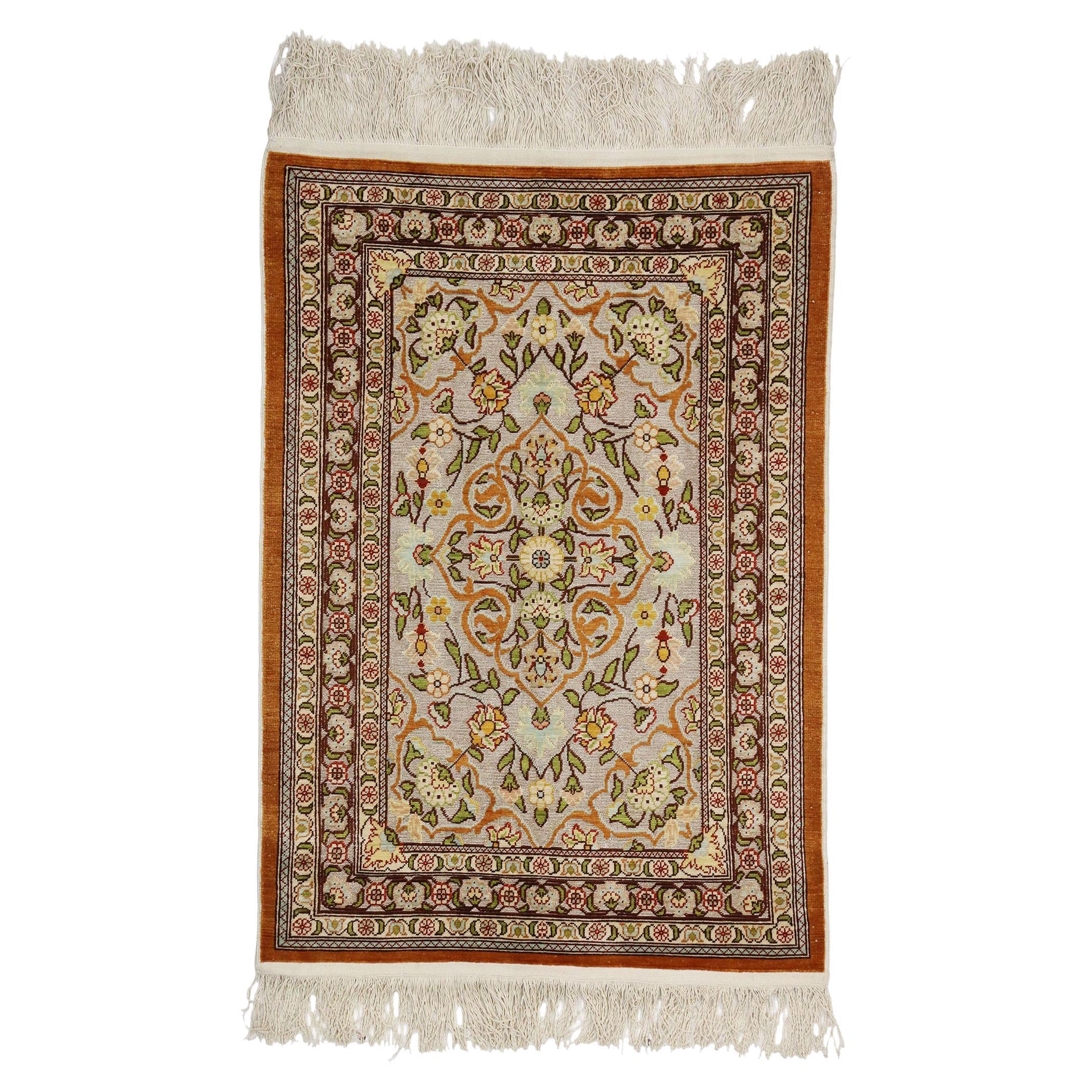 Tapis turc en soie Hereke des années 1950 avec fils métalliques