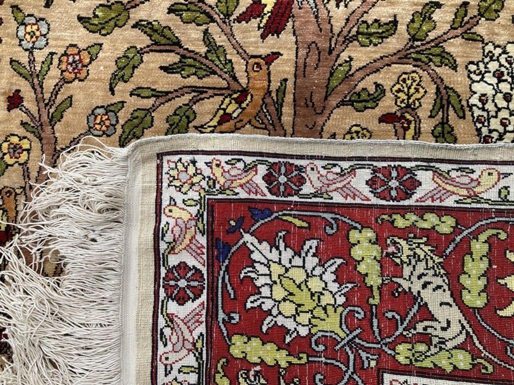 Türkischer Hereke-Teppich aus Seide im Vintage-Stil 1,27 m x 0,76 m im Angebot 11