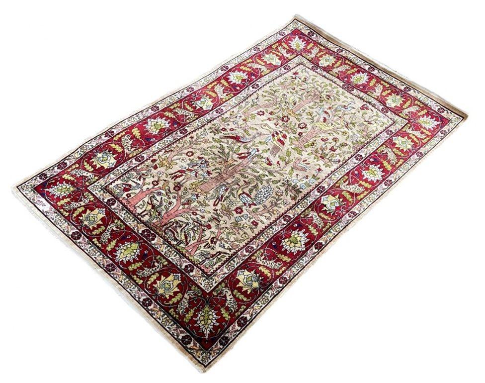 Vintage Turkish Silk Hereke Rug 1.27m x 0.76m In Excellent Condition For Sale In St. Albans, GB