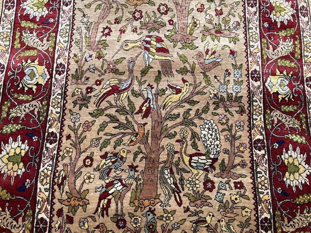 Türkischer Hereke-Teppich aus Seide im Vintage-Stil 1,27 m x 0,76 m im Angebot 2