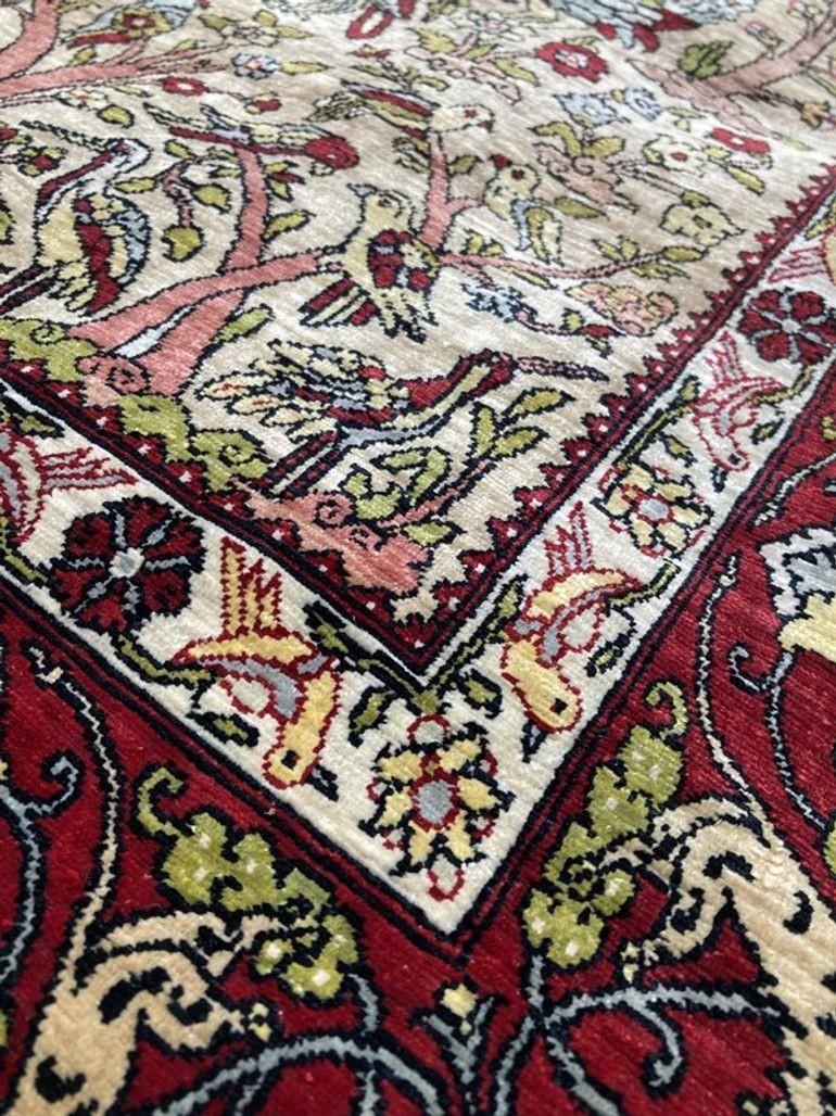 Türkischer Hereke-Teppich aus Seide im Vintage-Stil 1,27 m x 0,76 m im Angebot 4