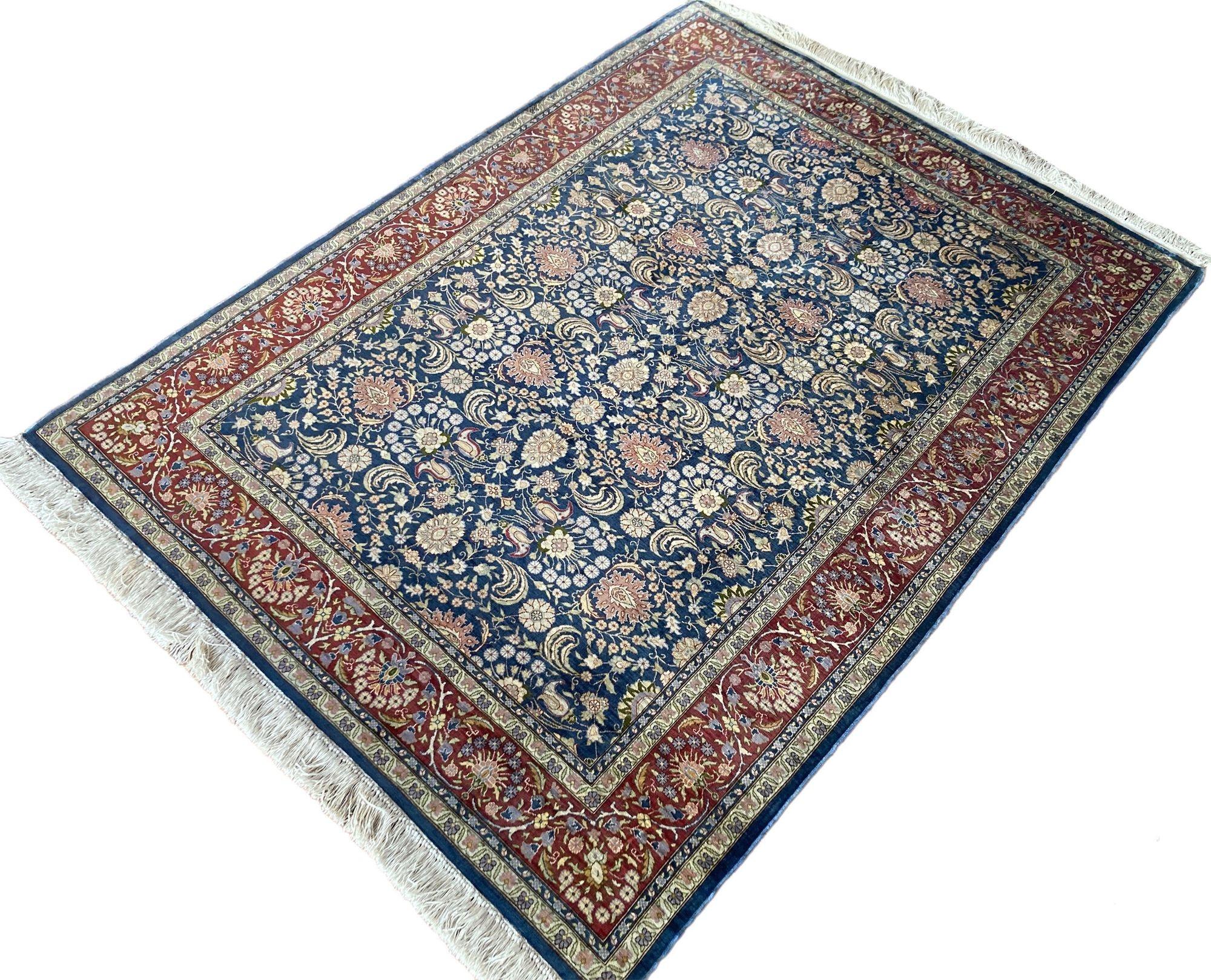 Vintage Turkish Silk Hereke Rug 1.55m x 1.12m In Good Condition For Sale In St. Albans, GB