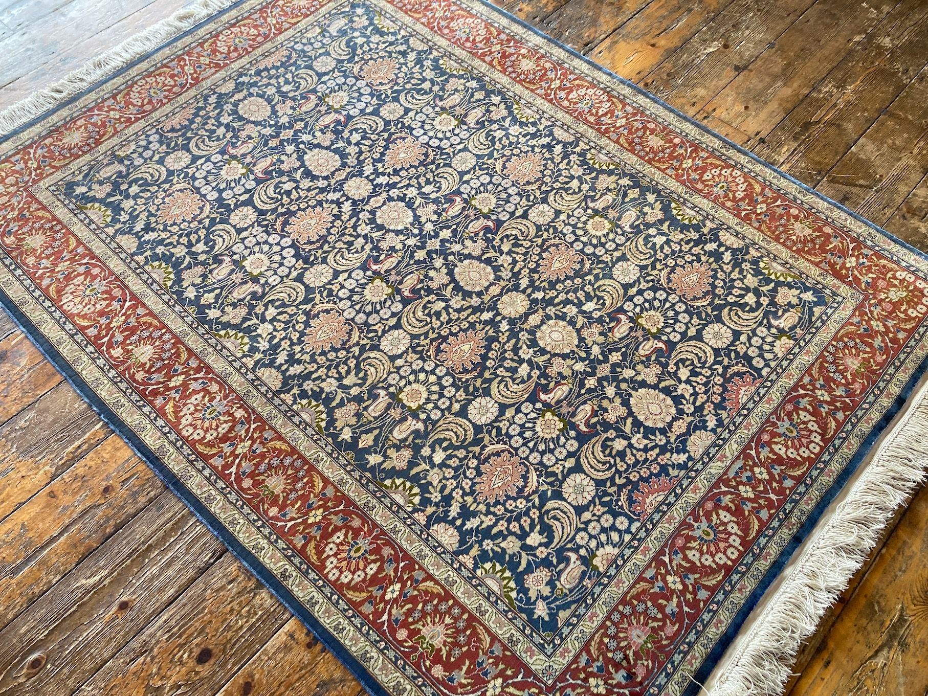 Türkischer Hereke-Teppich aus Seide im Vintage-Stil 1,55m x 1,12m (Ende des 20. Jahrhunderts) im Angebot
