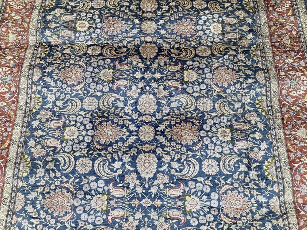 Türkischer Hereke-Teppich aus Seide im Vintage-Stil 1,55m x 1,12m im Angebot 3