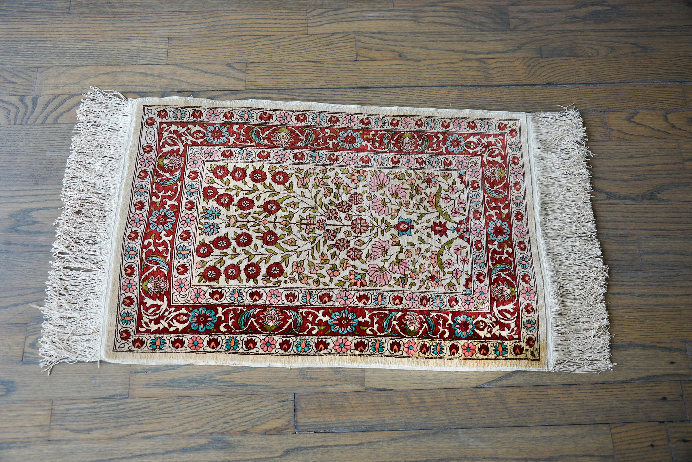 Vieux tapis turc en soie Hereke en vente 5
