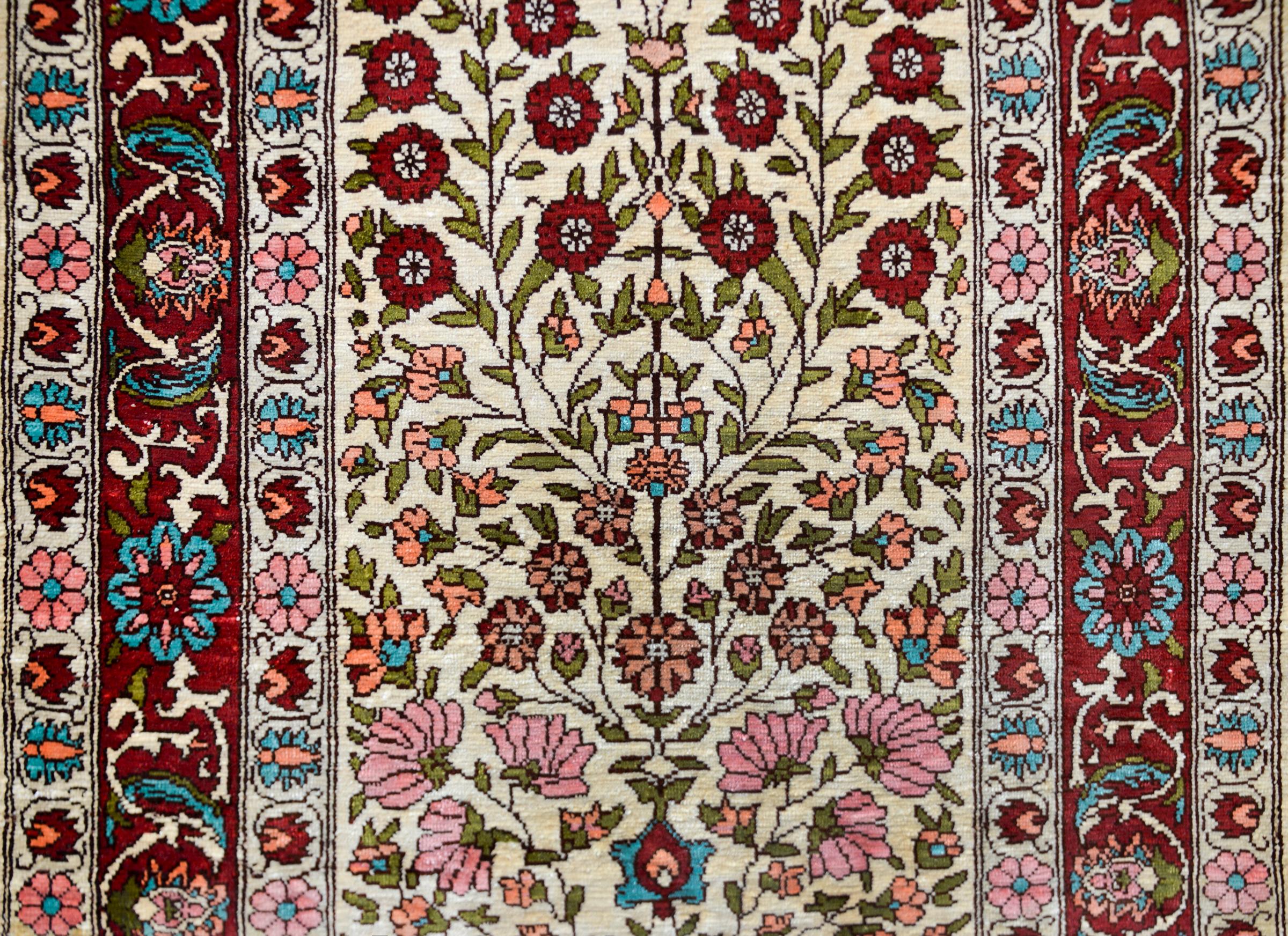 Vieux tapis turc en soie Hereke Bon état - En vente à Chicago, IL