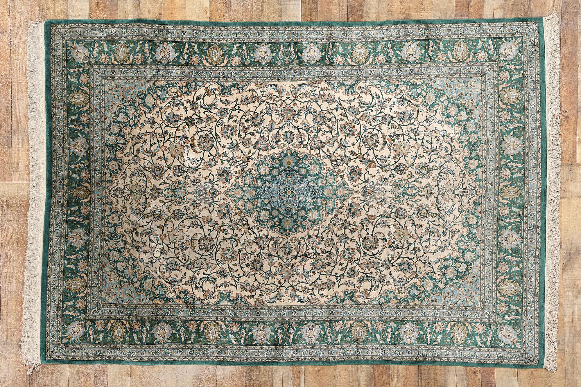 Türkischer Hereke-Teppich aus Seide im Vintage-Stil, Regal Charm Meets Stately Decadence im Angebot 5