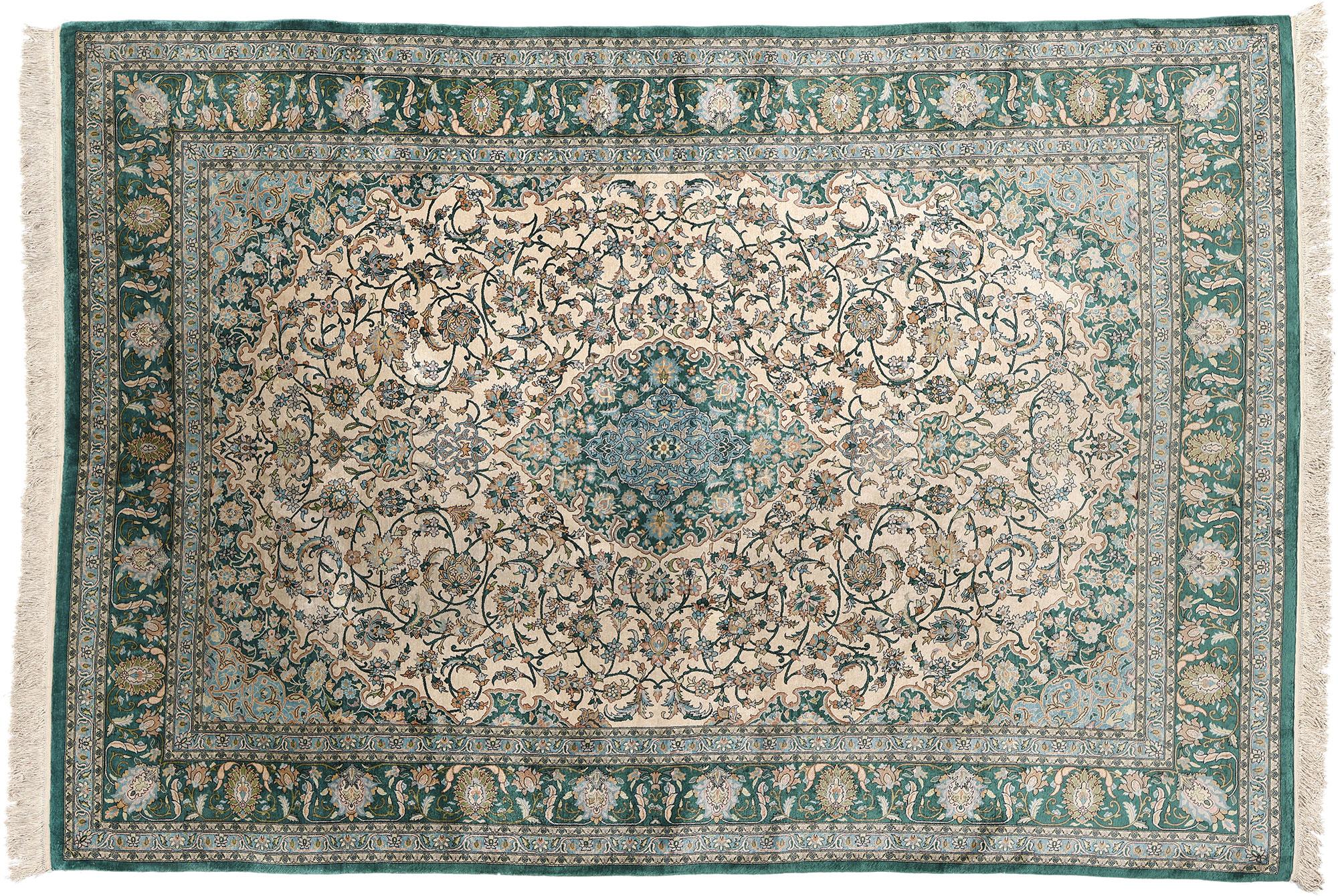 Türkischer Hereke-Teppich aus Seide im Vintage-Stil, Regal Charm Meets Stately Decadence im Angebot 6