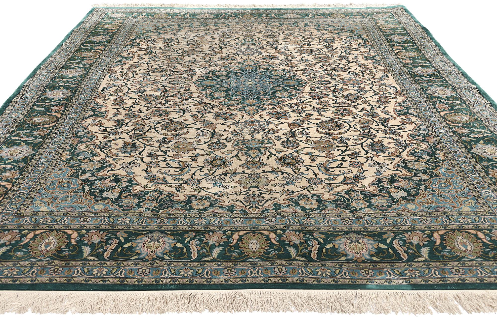 Türkischer Hereke-Teppich aus Seide im Vintage-Stil, Regal Charm Meets Stately Decadence (Barock) im Angebot