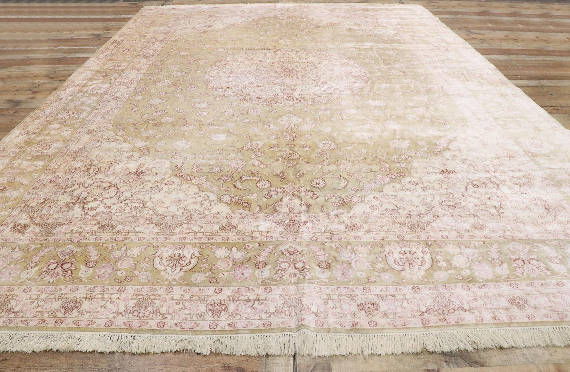 20ième siècle Vieux tapis Hereke en soie sur soie en vente
