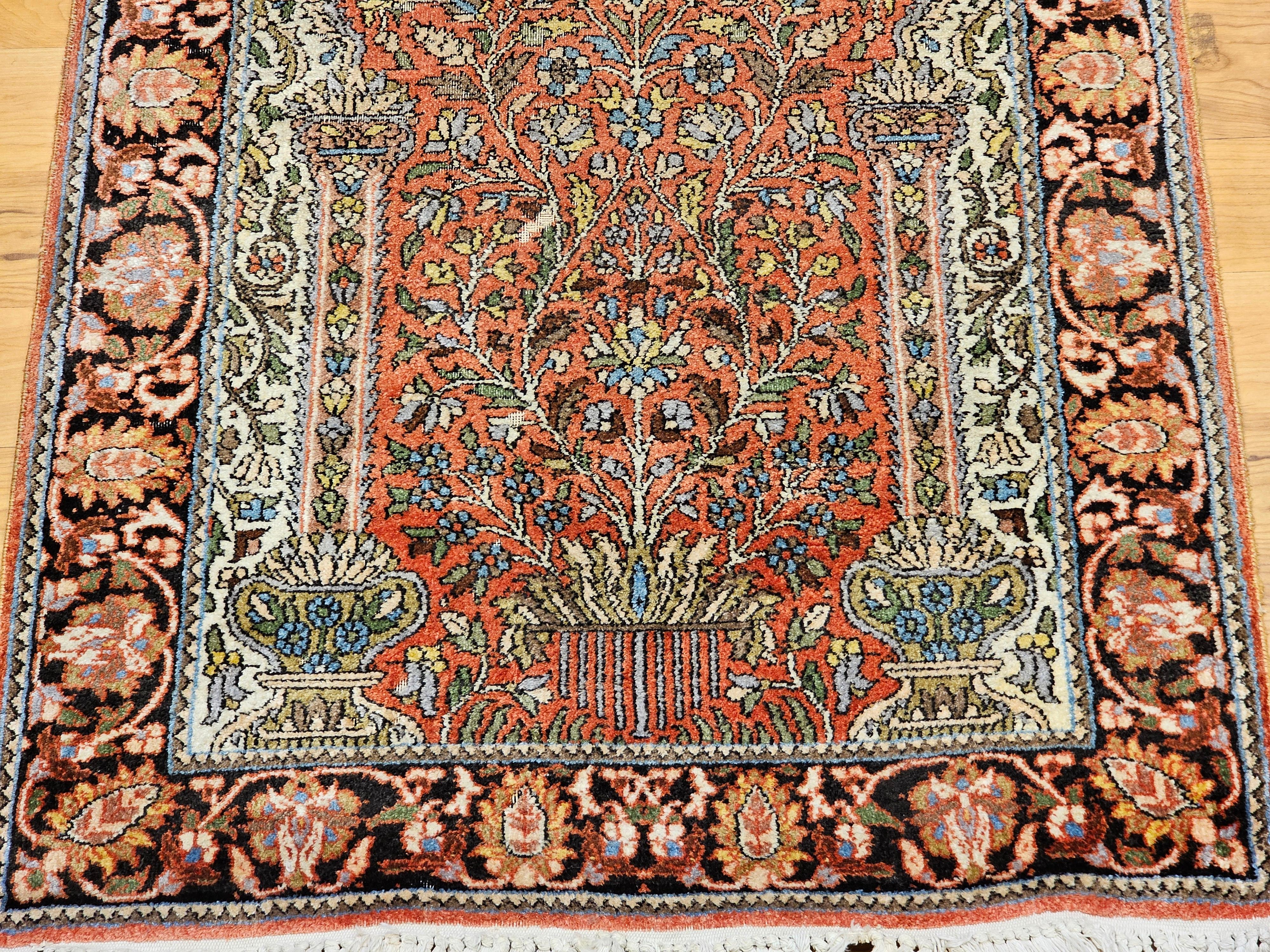 Turc Tapis turc vintage en soie représentant l'arbre de vie en rouge rouille, bleu, Brown, ivoire en vente