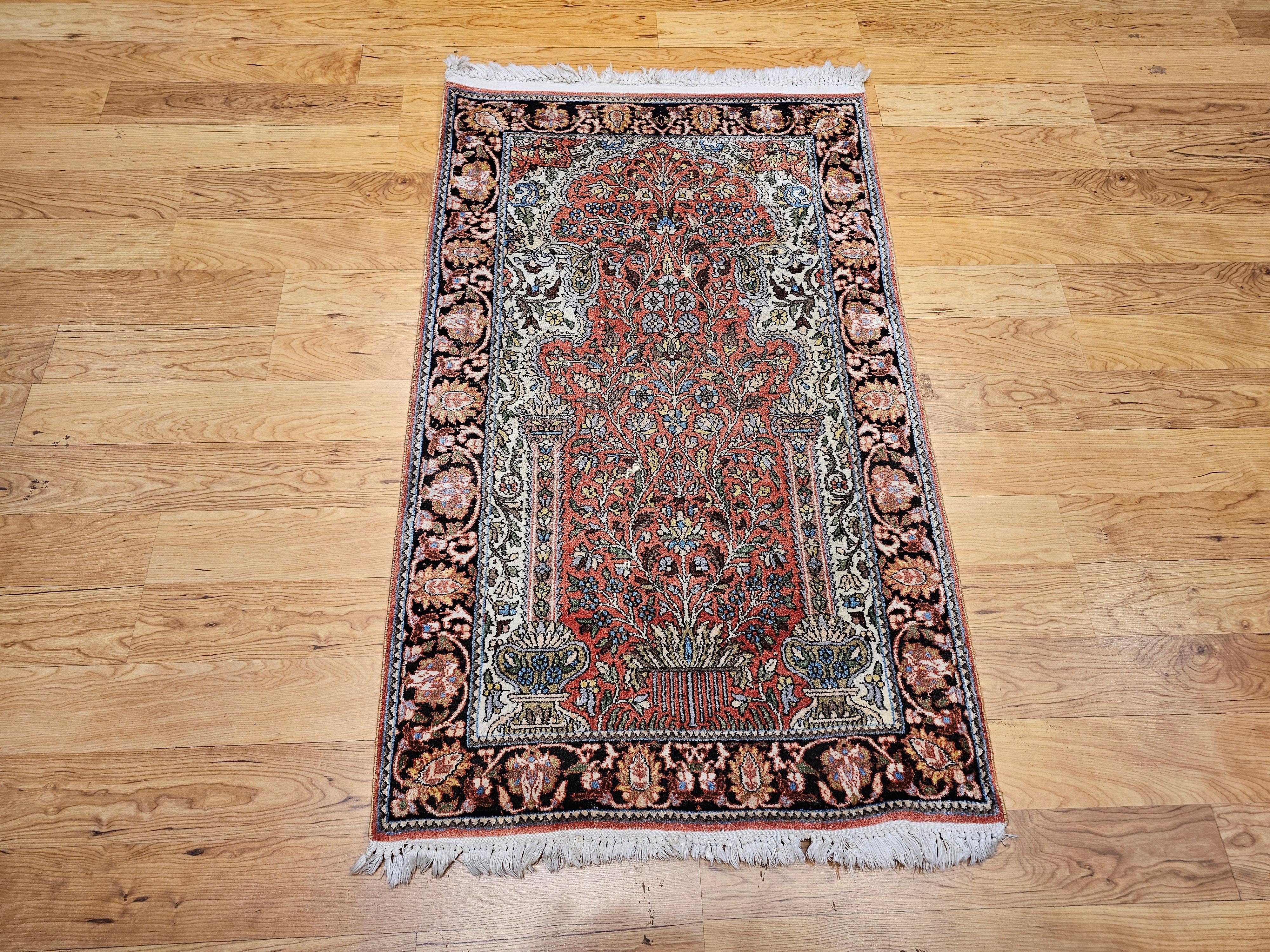 Tapis turc vintage en soie représentant l'arbre de vie en rouge rouille, bleu, Brown, ivoire en vente 1