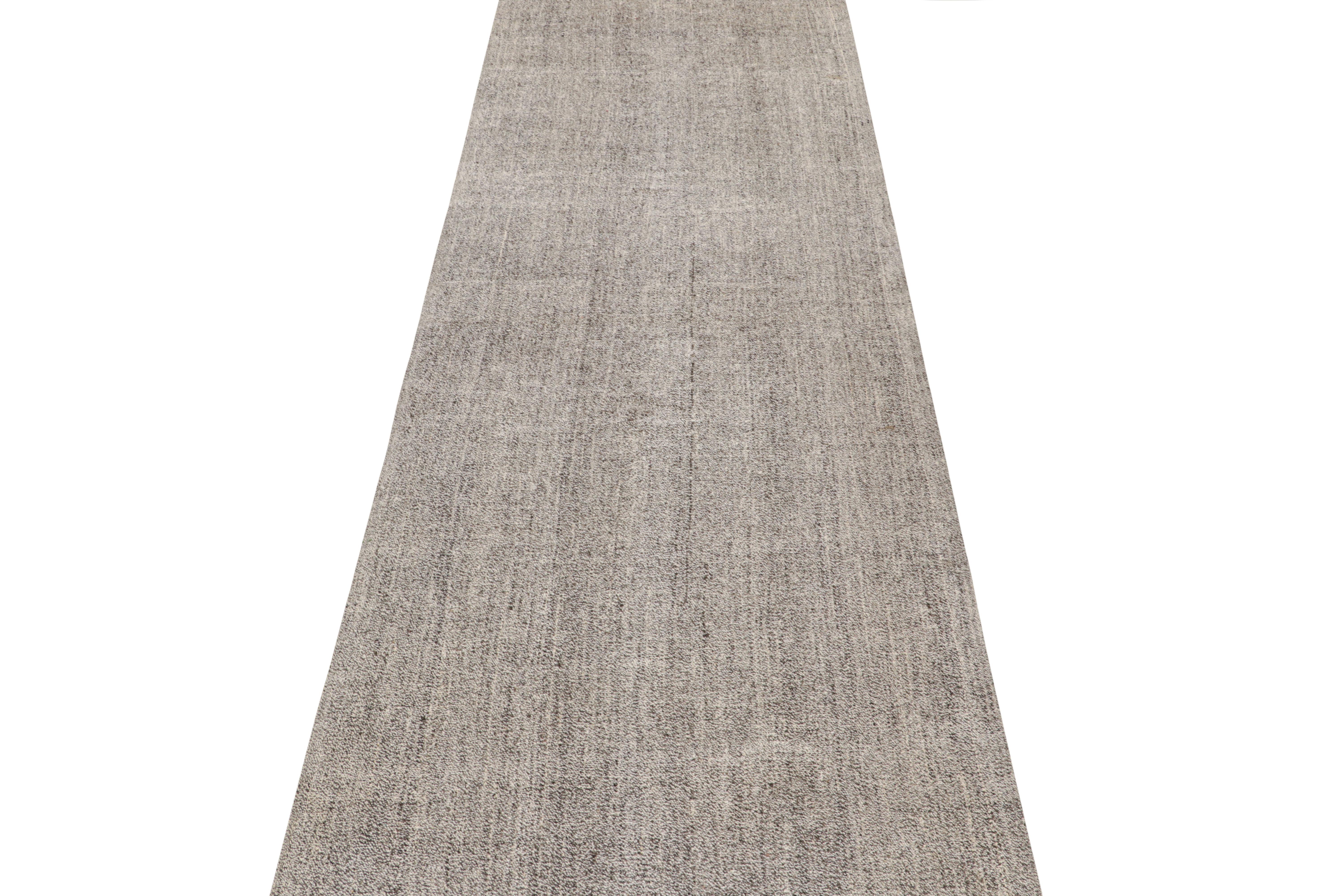 Alfombra turca vintage de lana gris plateada by Rug & Kilim en Bueno estado para la venta en Long Island City, NY