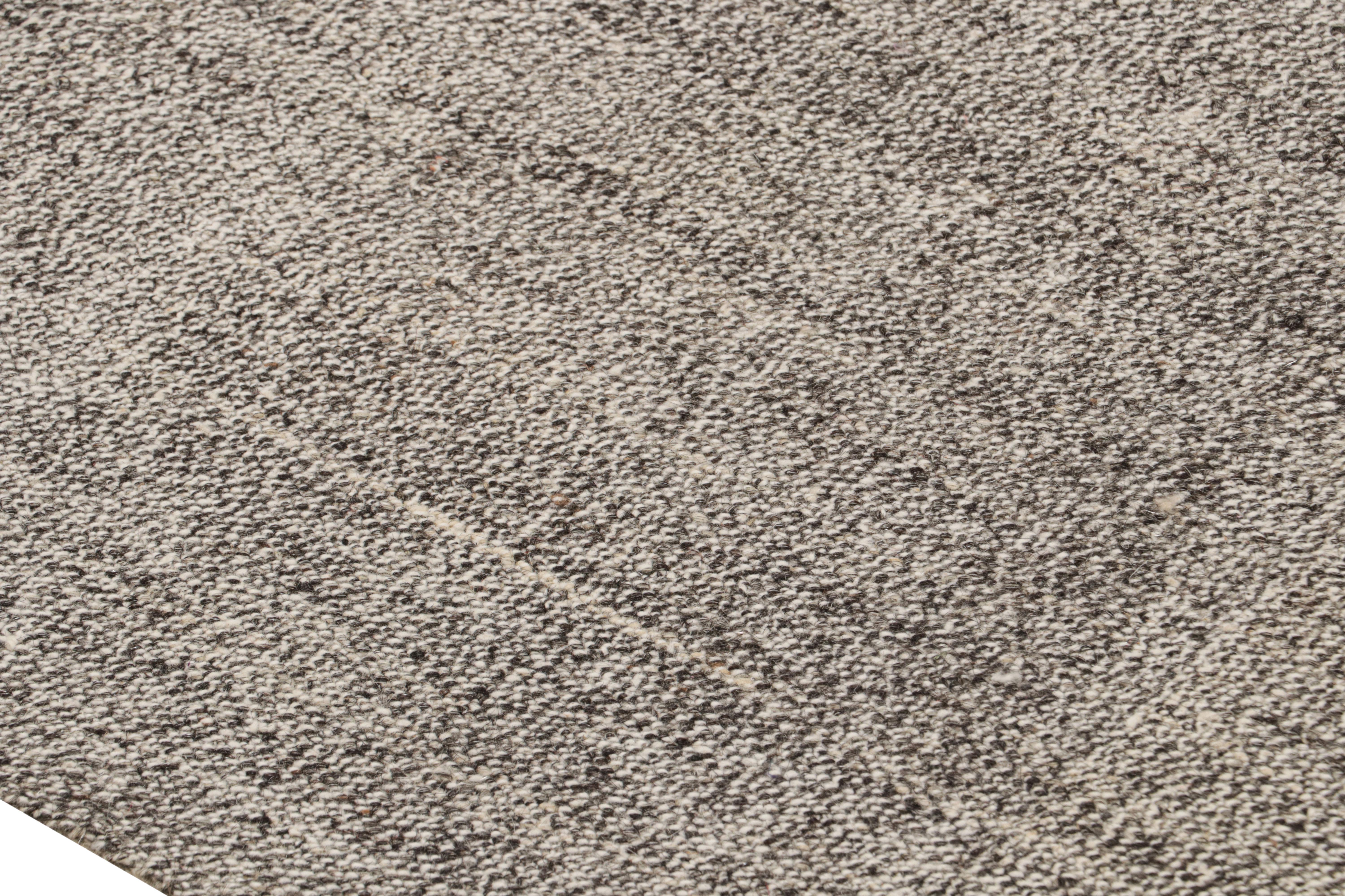 Alfombra turca vintage de lana gris plateada by Rug & Kilim mediados del siglo XX en venta