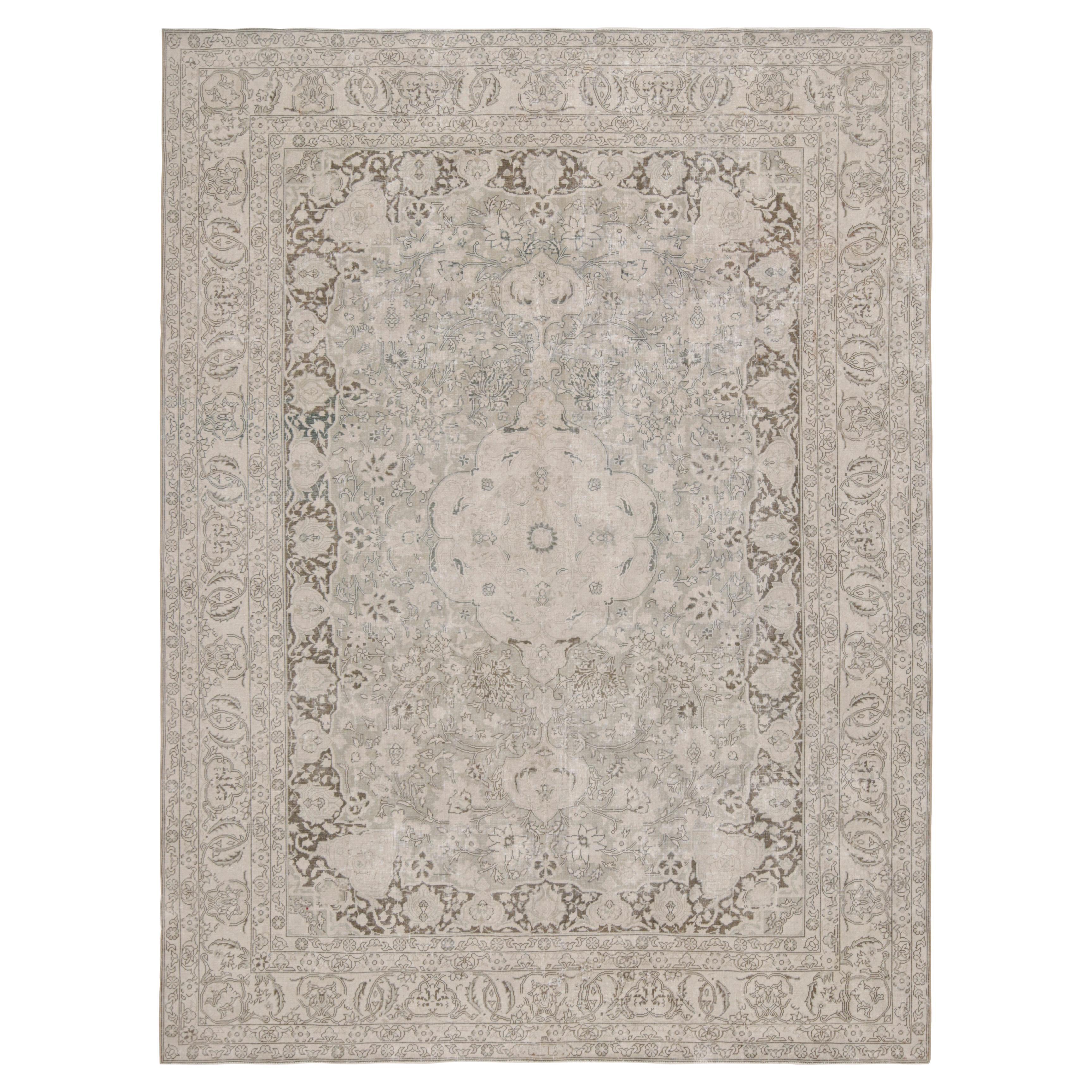 Tappeto turco vintage Siraz con motivi floreali color grigio e marrone, da Rug & Kilim