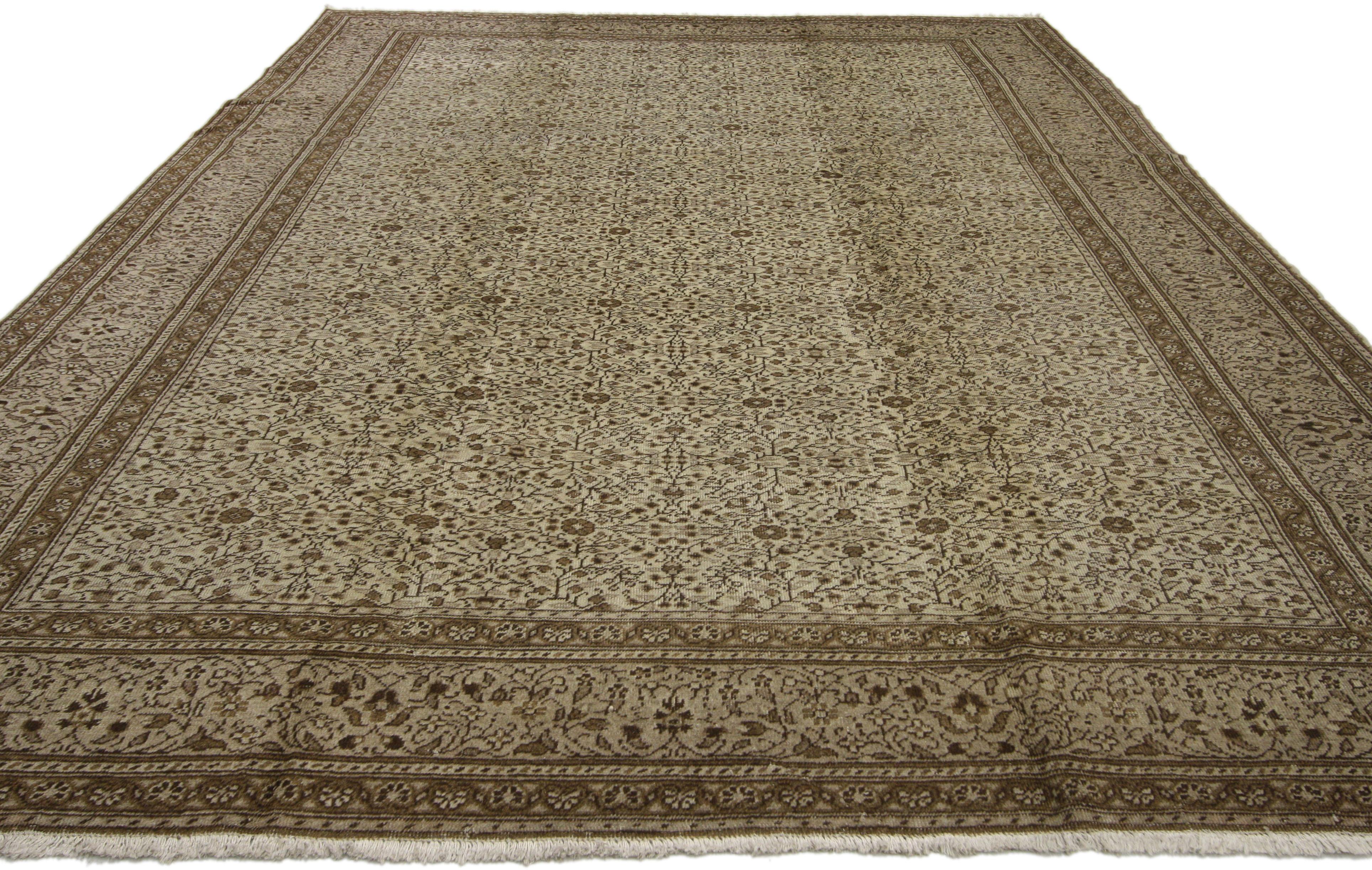 72685, vintage Turkish Sivas Area rug with shabby chic Art Deco style. Highlighting its perfectly worn-in charm to symmetry and balance, this hand knotted wool vintage rug showcases the best of understated elegance. Perfect for a living room,