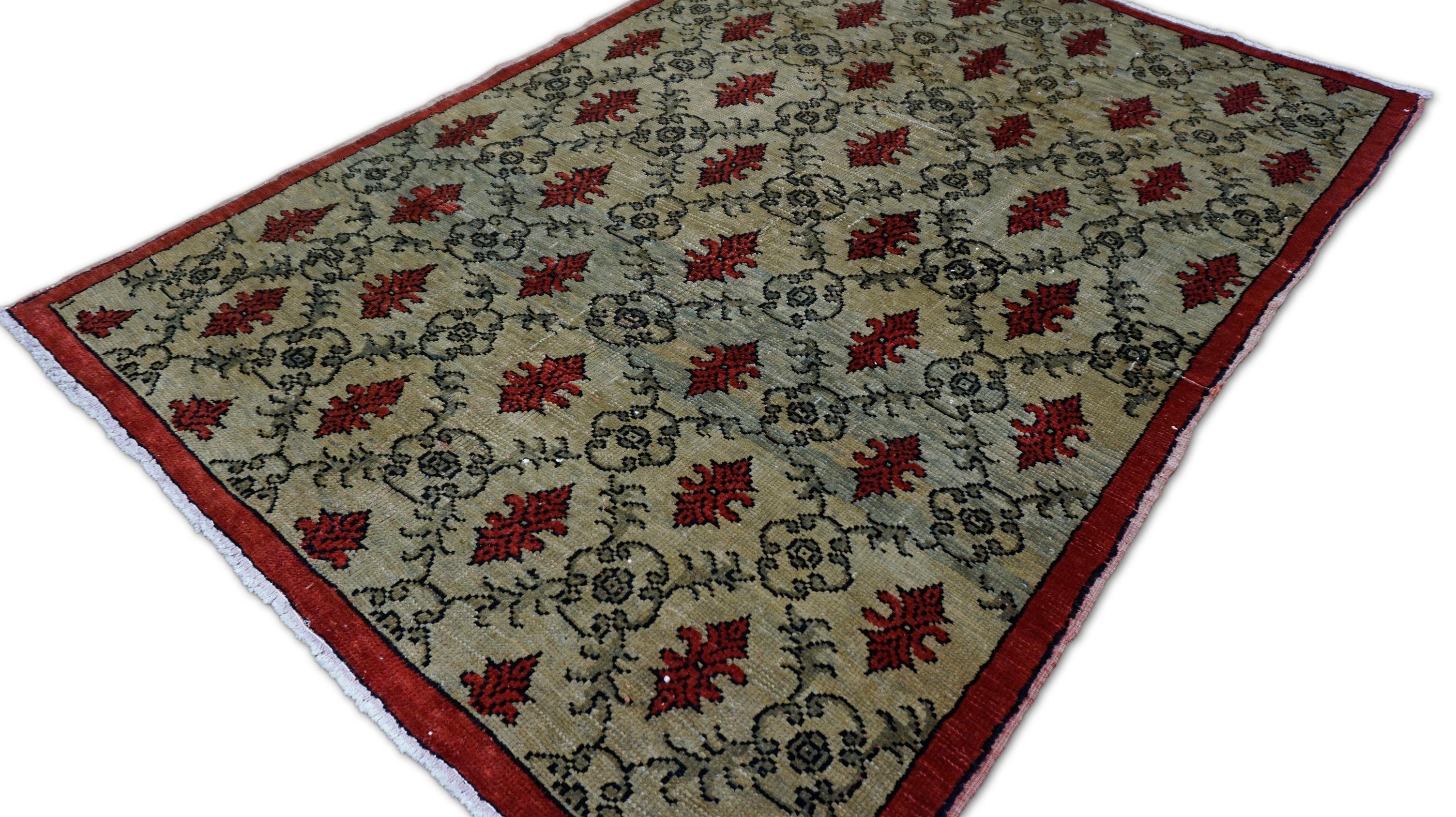Türkischer Sivas-Wollteppich in Rot und Grün, 4'9''x6'7'' (Handgeknüpft) im Angebot