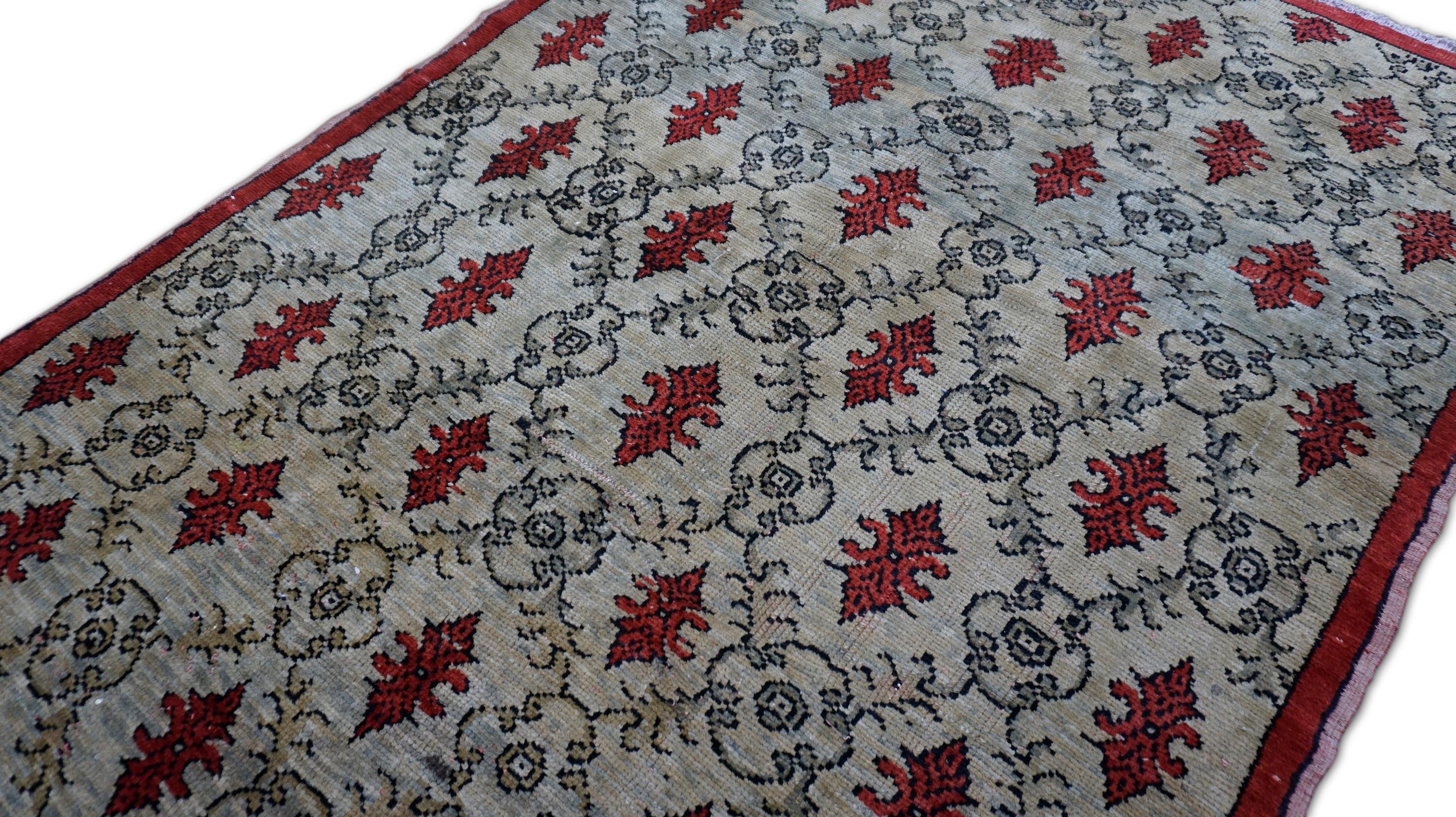 Türkischer Sivas-Wollteppich in Rot und Grün, 4'9''x6'7'' im Zustand „Gut“ im Angebot in Torrance, CA