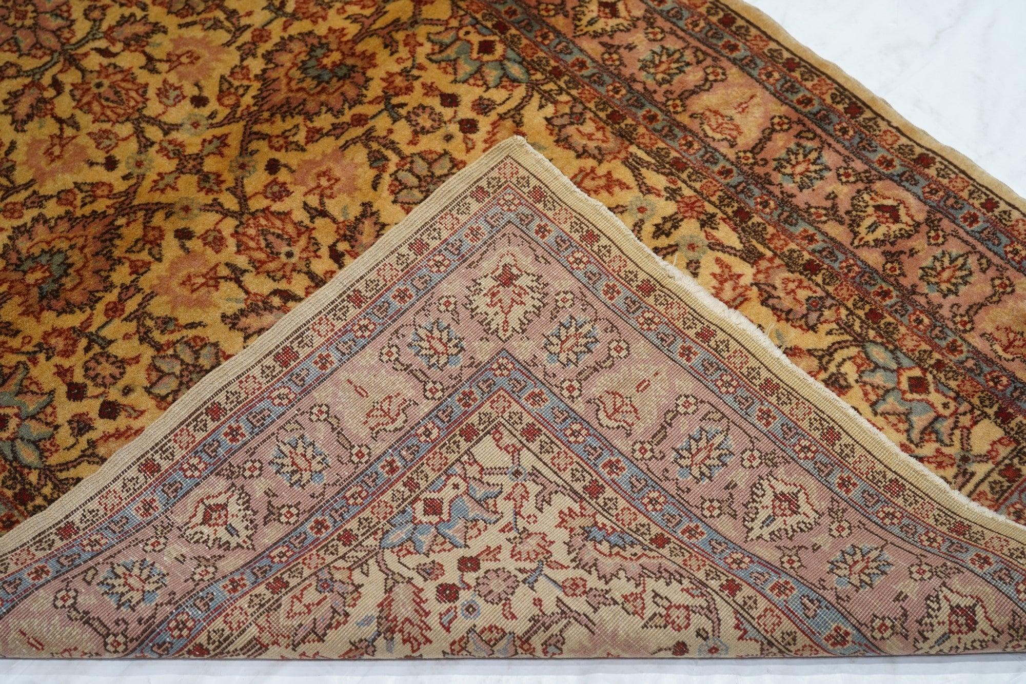 Türkischer Sivas-Teppich im Vintage-Stil 3'7'' x 6'5'' im Angebot 4