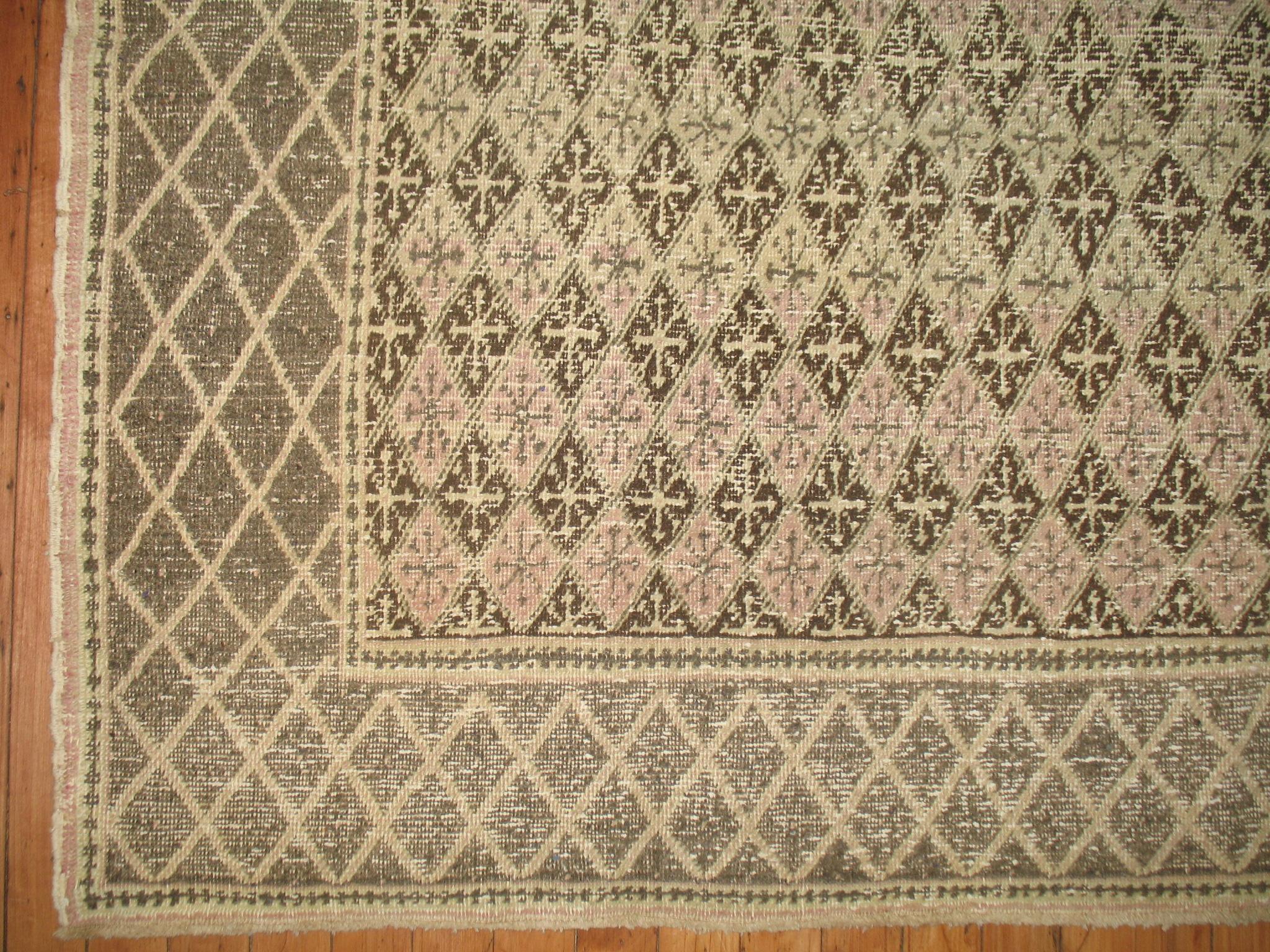 Vintage Turkish Sivas rug from the mid-20th century.