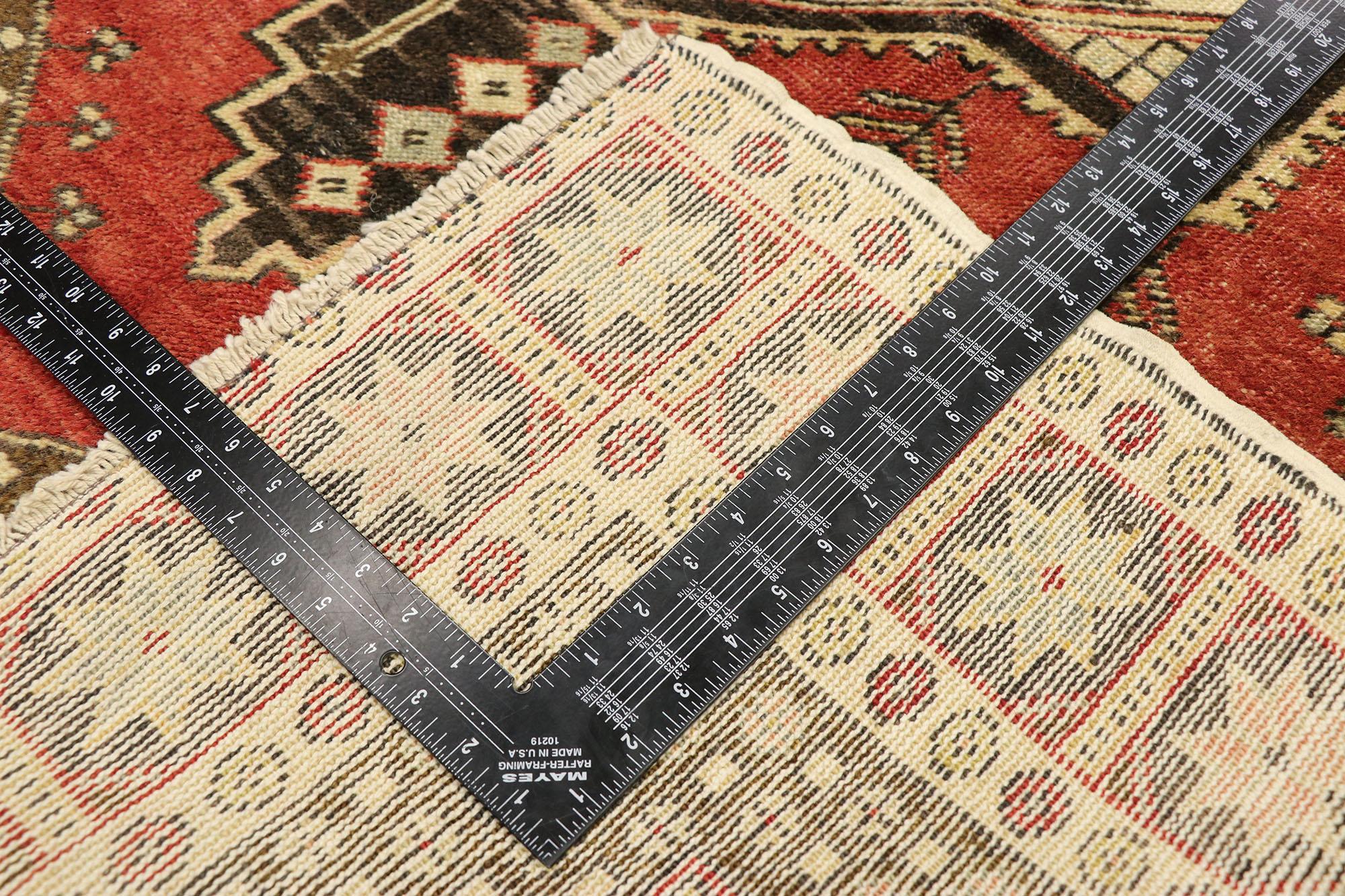 Türkischer Sivas-Teppich aus den 1950er Jahren mit traditionellem Stil im Zustand „Gut“ im Angebot in Dallas, TX