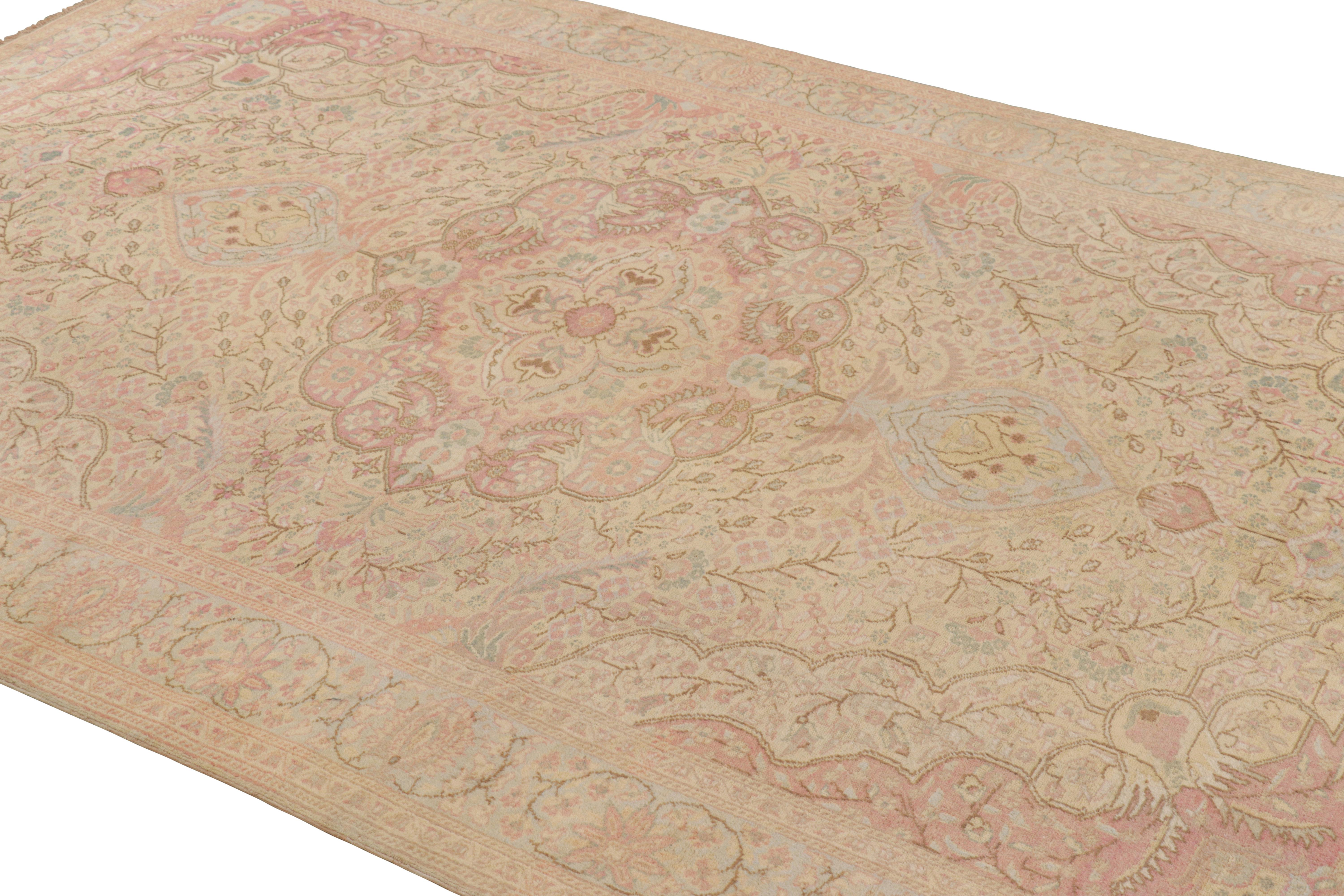 Hand-knotted in wool circa 1950-1960, this 6x9 vintage Sivas rug belongs to Rug and Kilim’s Vintage Turkish collection. 

On the Design: 

Admirers of the craft will appreciate the elaborate floral patterns atop a beige field with an equally