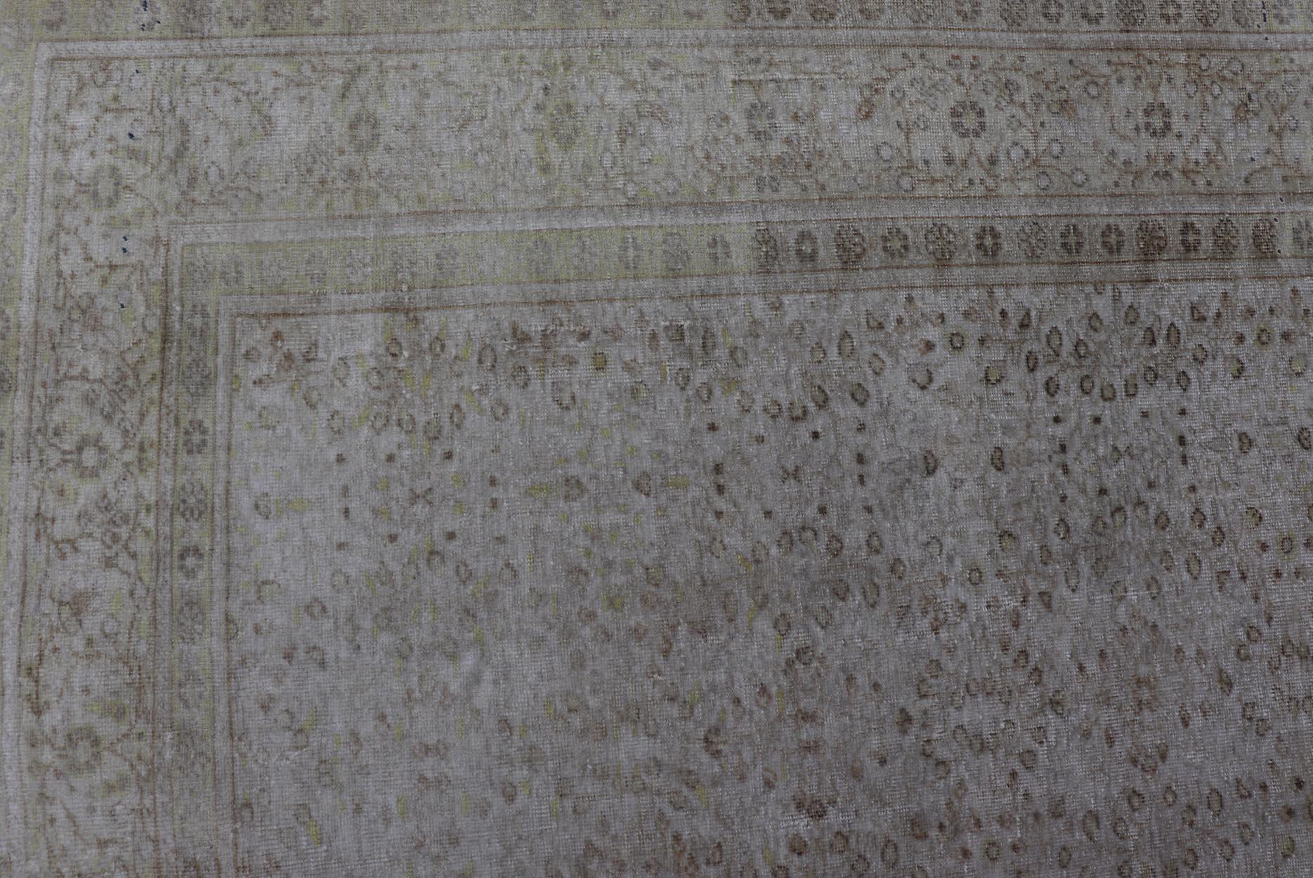 Maße: 6'5 x 9'8 
Vintage türkischen Sivas Teppich in Seide mit Silber und Beige Töne 6'5 x 9'8 
Keivan Woven Arts / Teppich / EN-14315 Ursprungsland / Art: Sivas / Türkei

Der türkische Vintage-Teppich Sivas zeichnet sich durch ein raffiniertes und